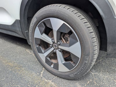 2024 Volvo XC40 B5 Plus Bright Theme