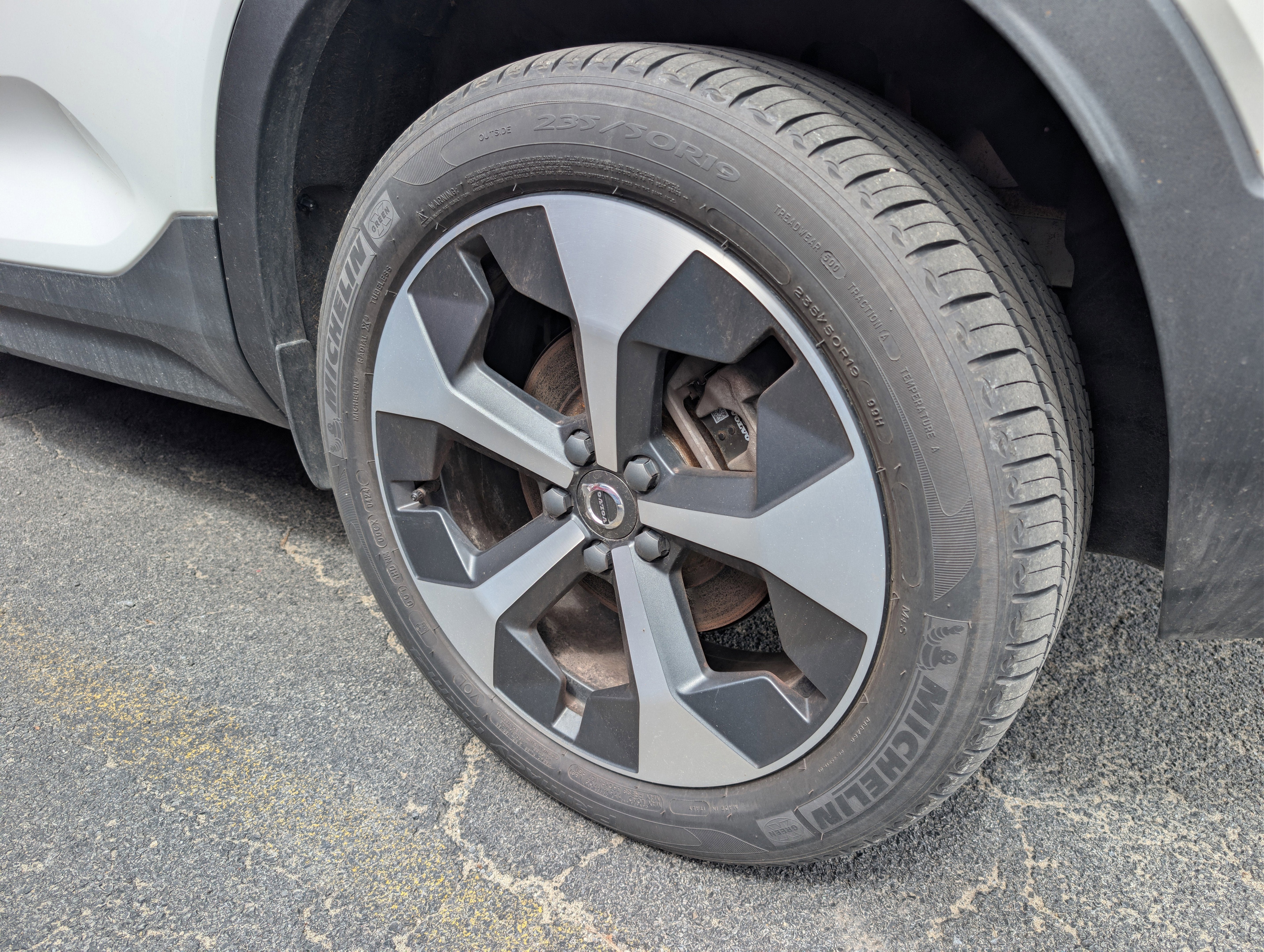 2024 Volvo XC40 B5 Plus Bright Theme