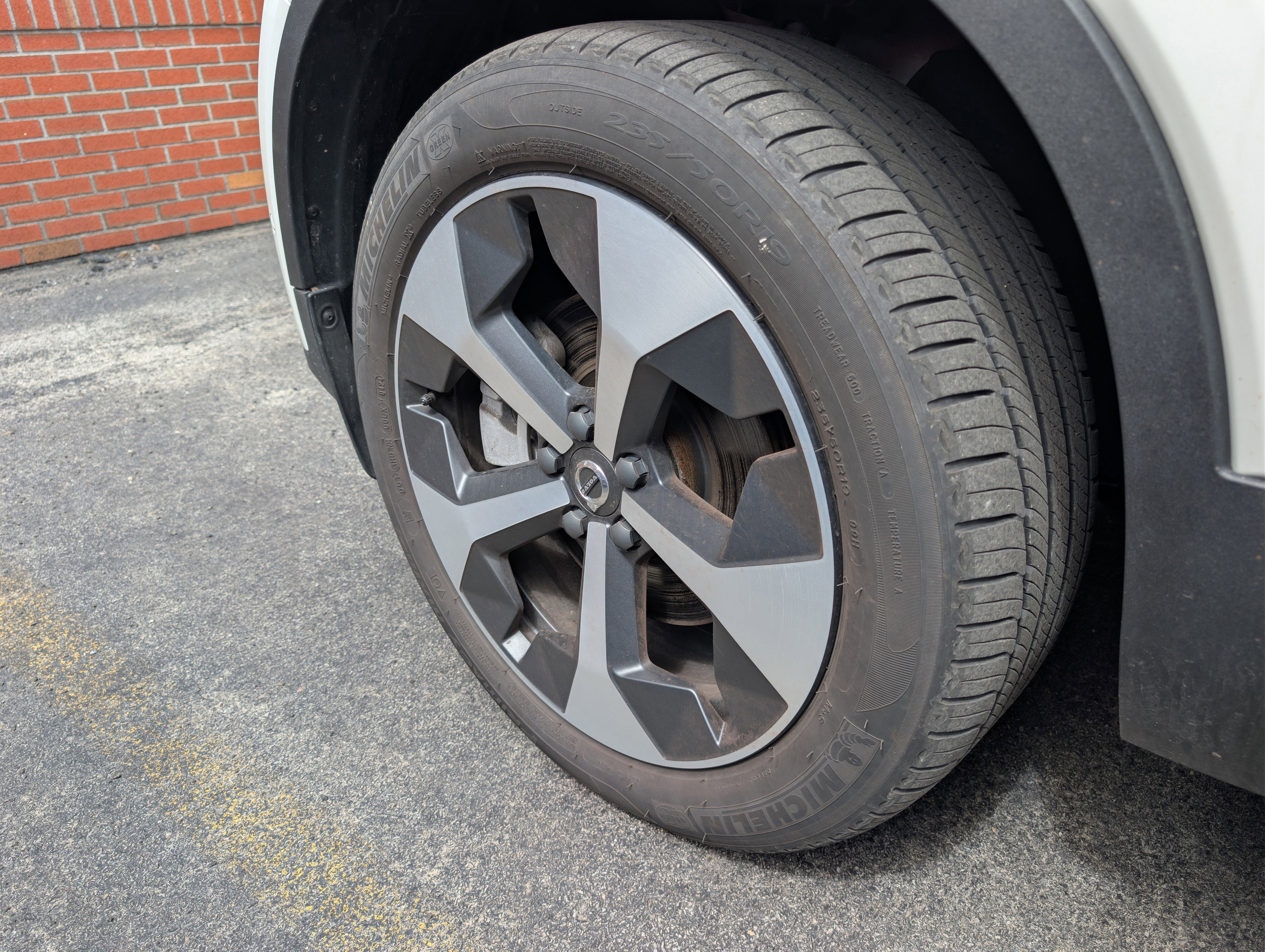 2024 Volvo XC40 B5 Plus Bright Theme