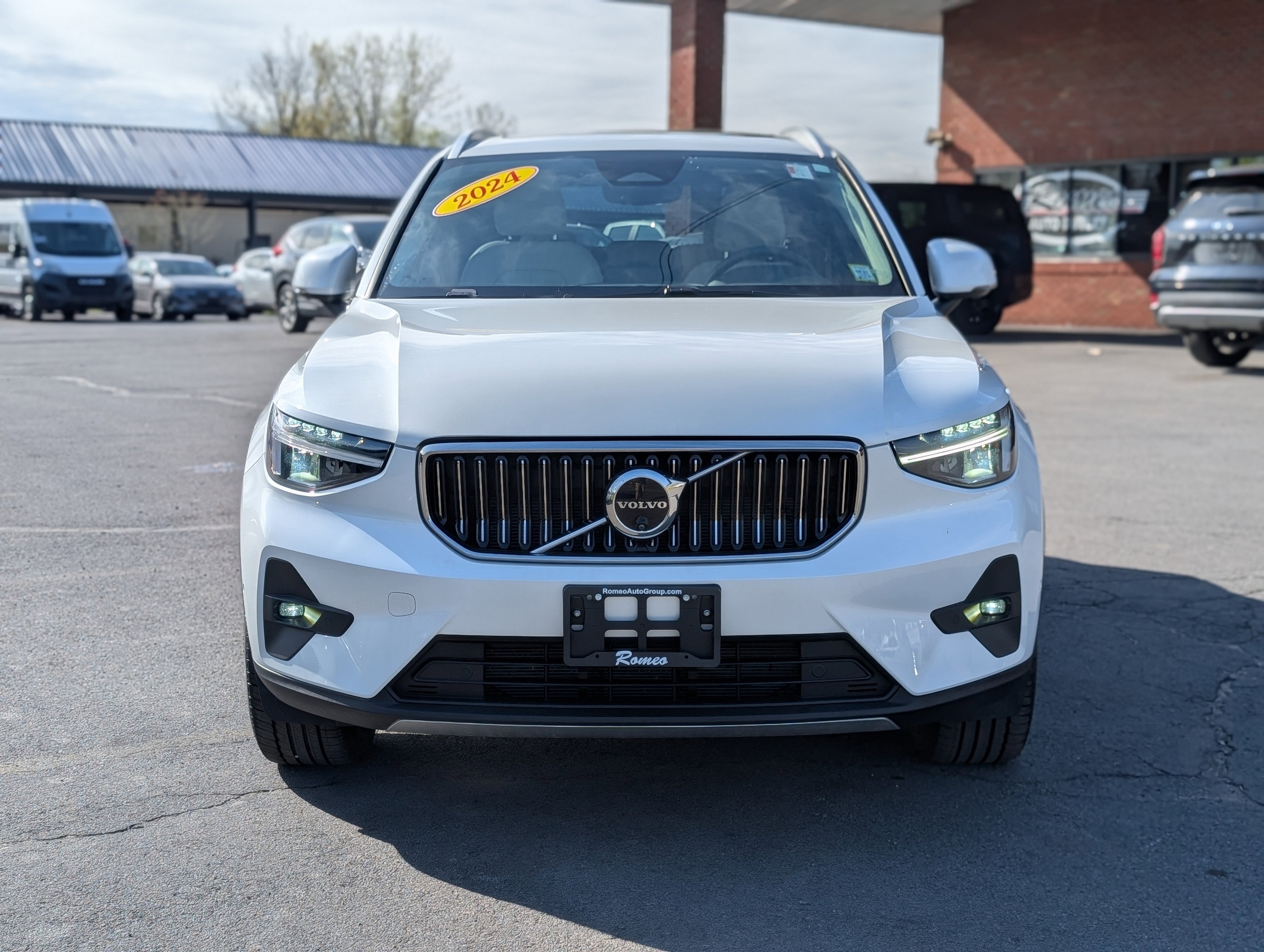 2024 Volvo XC40 B5 Plus Bright Theme