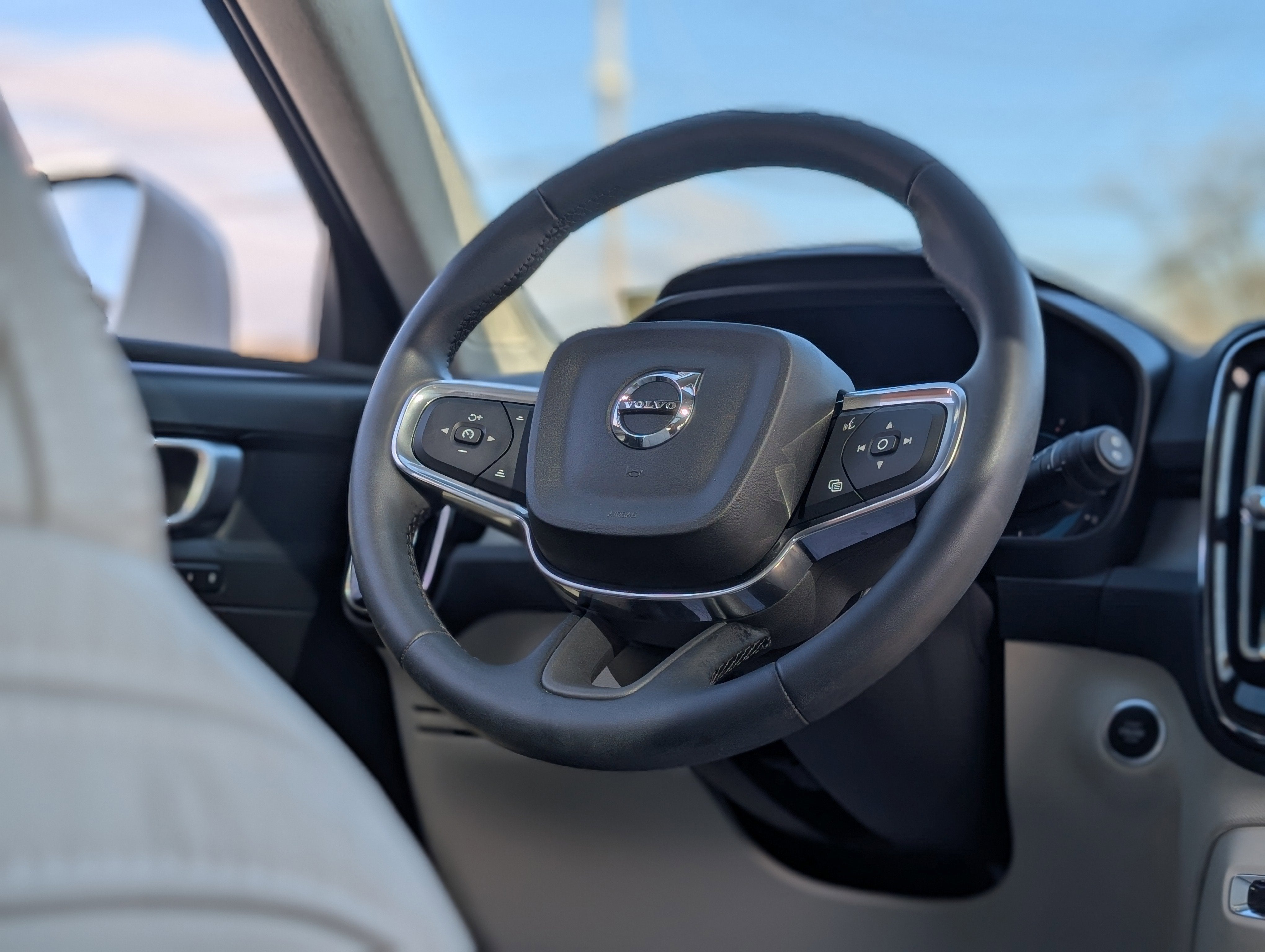 2024 Volvo XC40 B5 Plus Bright Theme