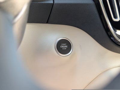 2024 Volvo XC40 B5 Plus Bright Theme