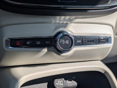 2024 Volvo XC40 B5 Plus Bright Theme
