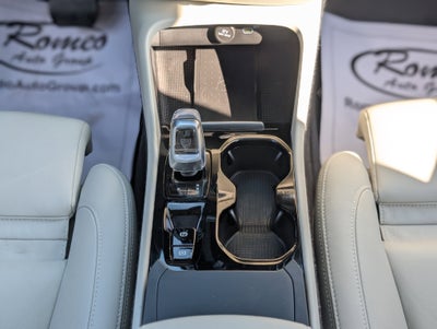 2024 Volvo XC40 B5 Plus Bright Theme