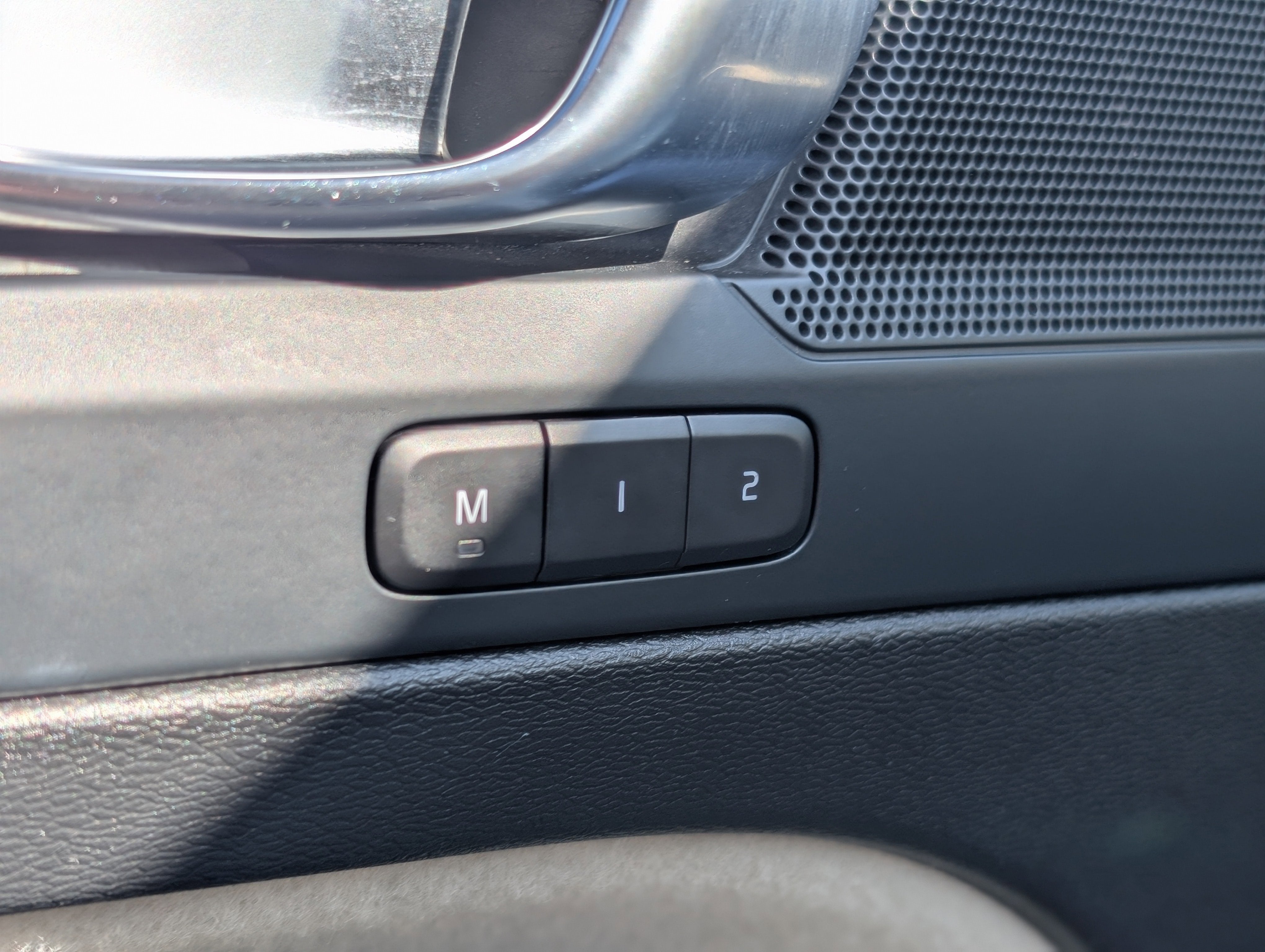 2024 Volvo XC40 B5 Plus Bright Theme