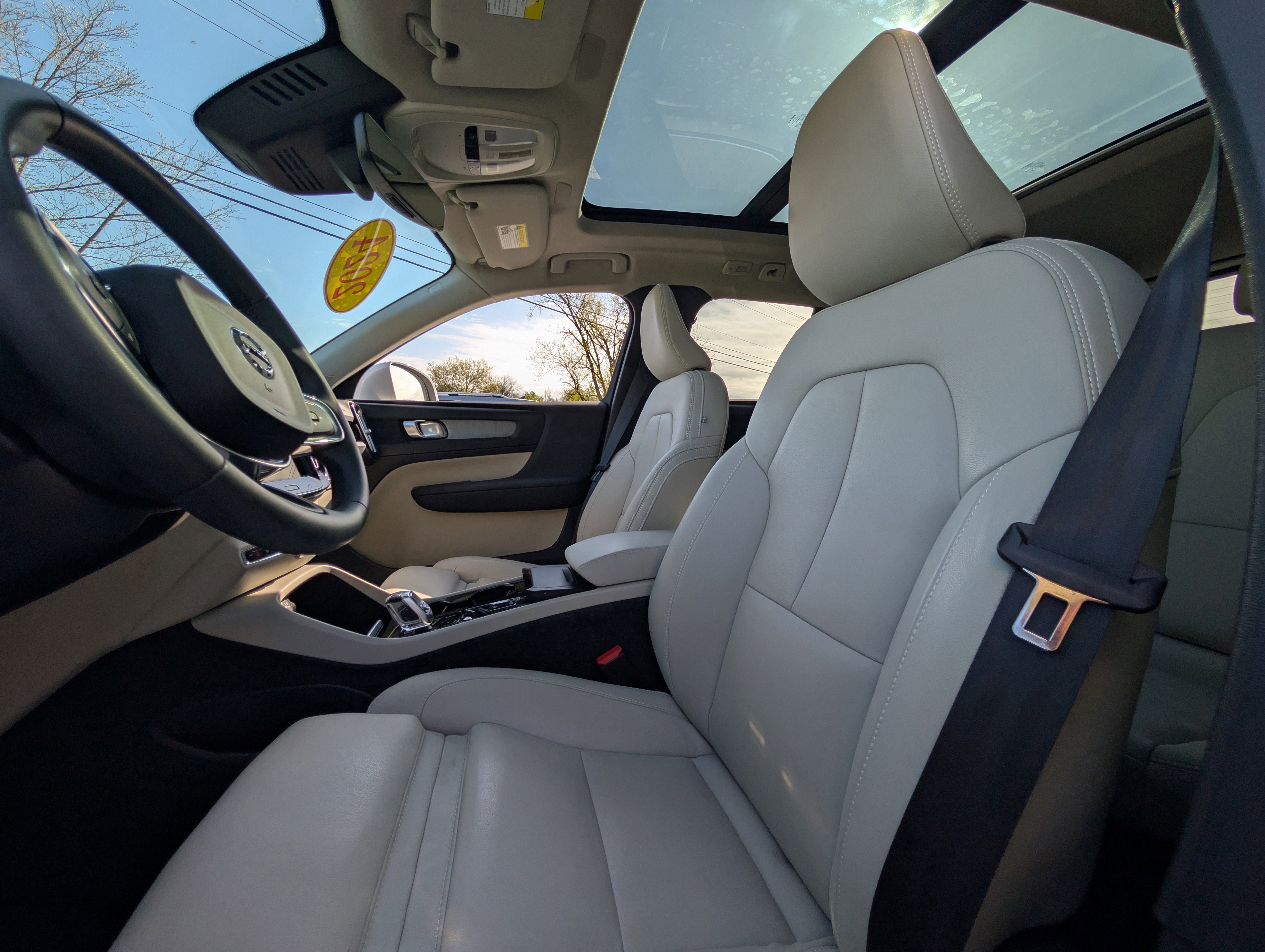 2024 Volvo XC40 B5 Plus Bright Theme