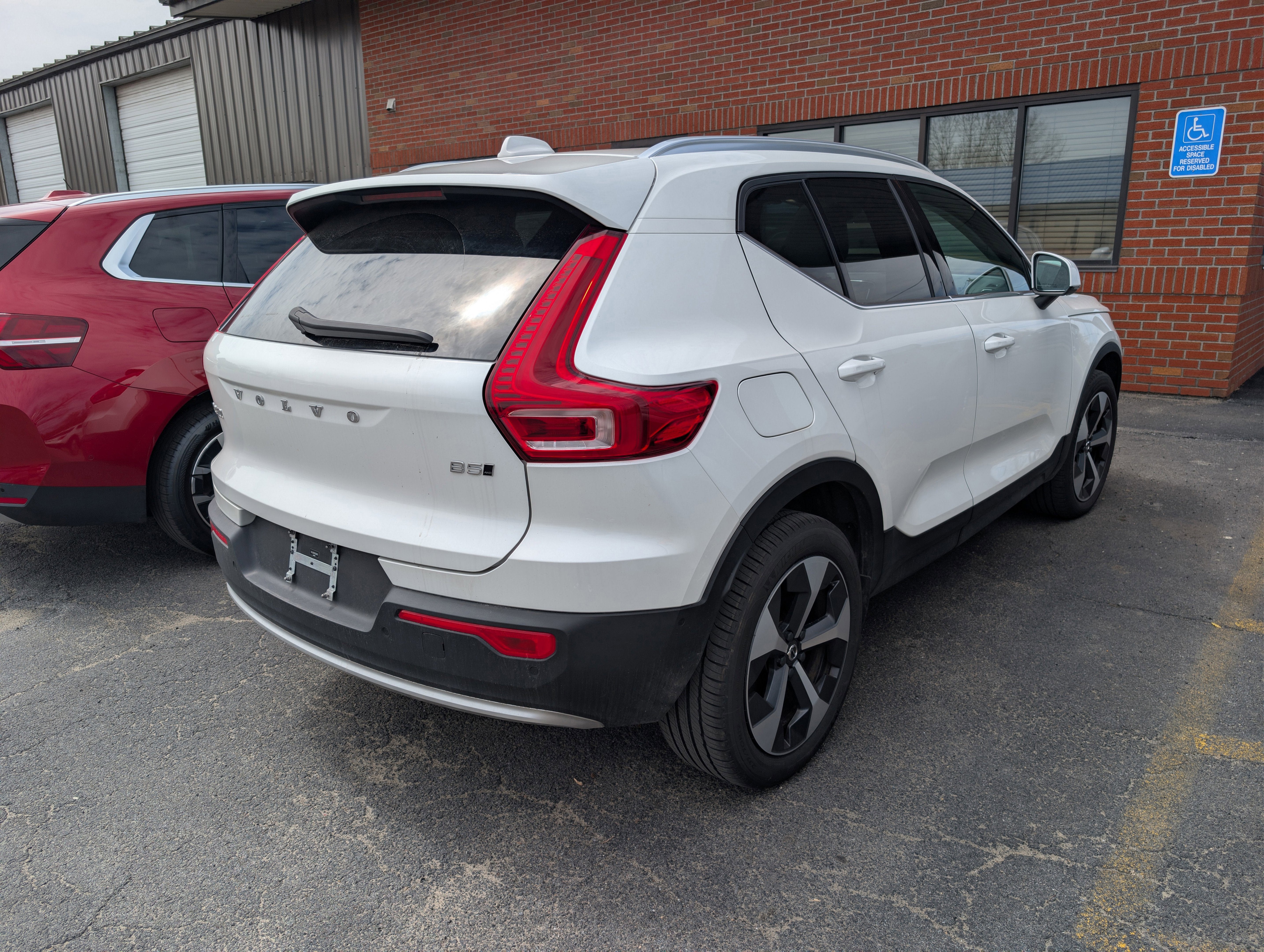 2024 Volvo XC40 B5 Plus Bright Theme