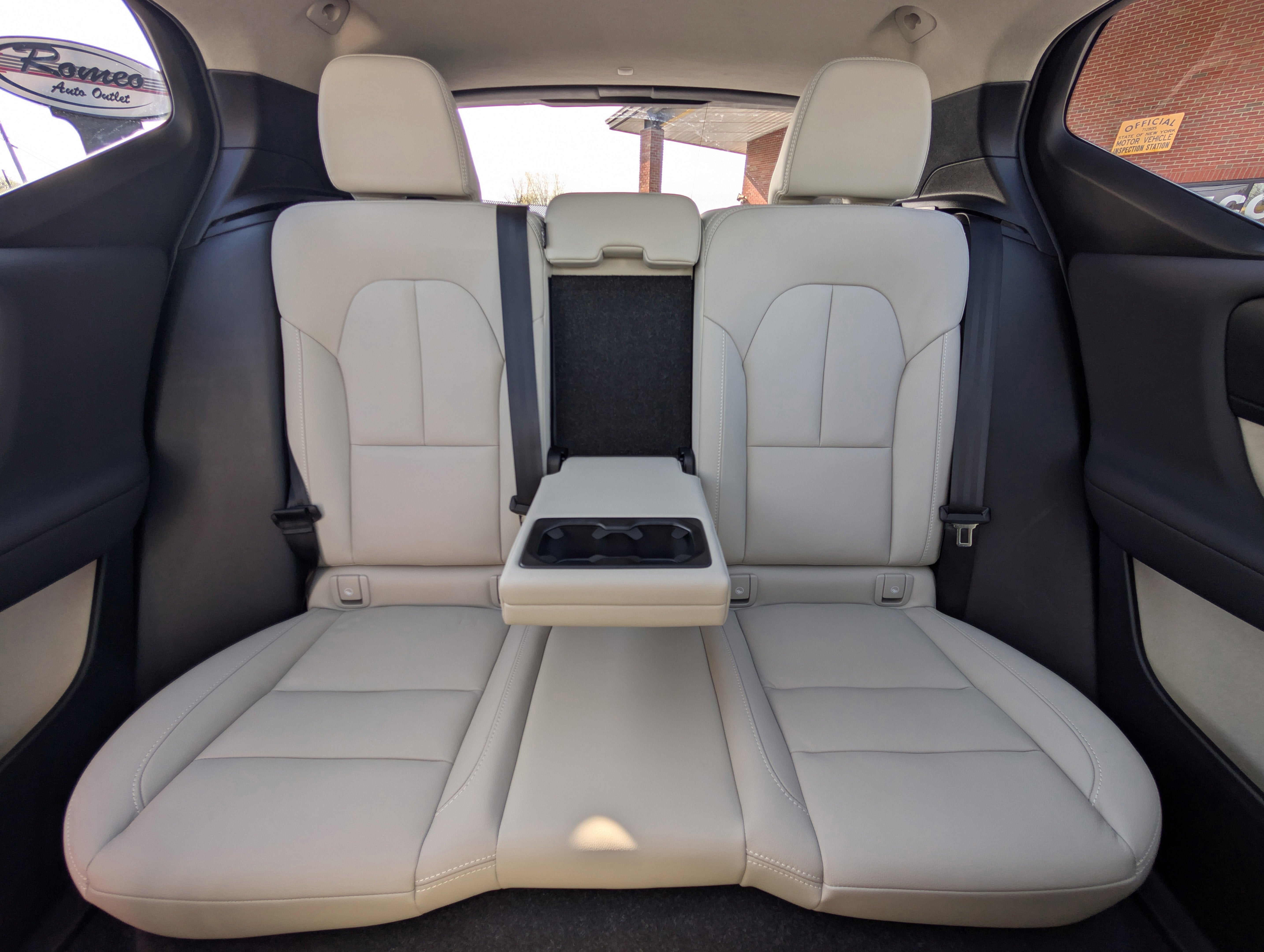 2024 Volvo XC40 B5 Plus Bright Theme