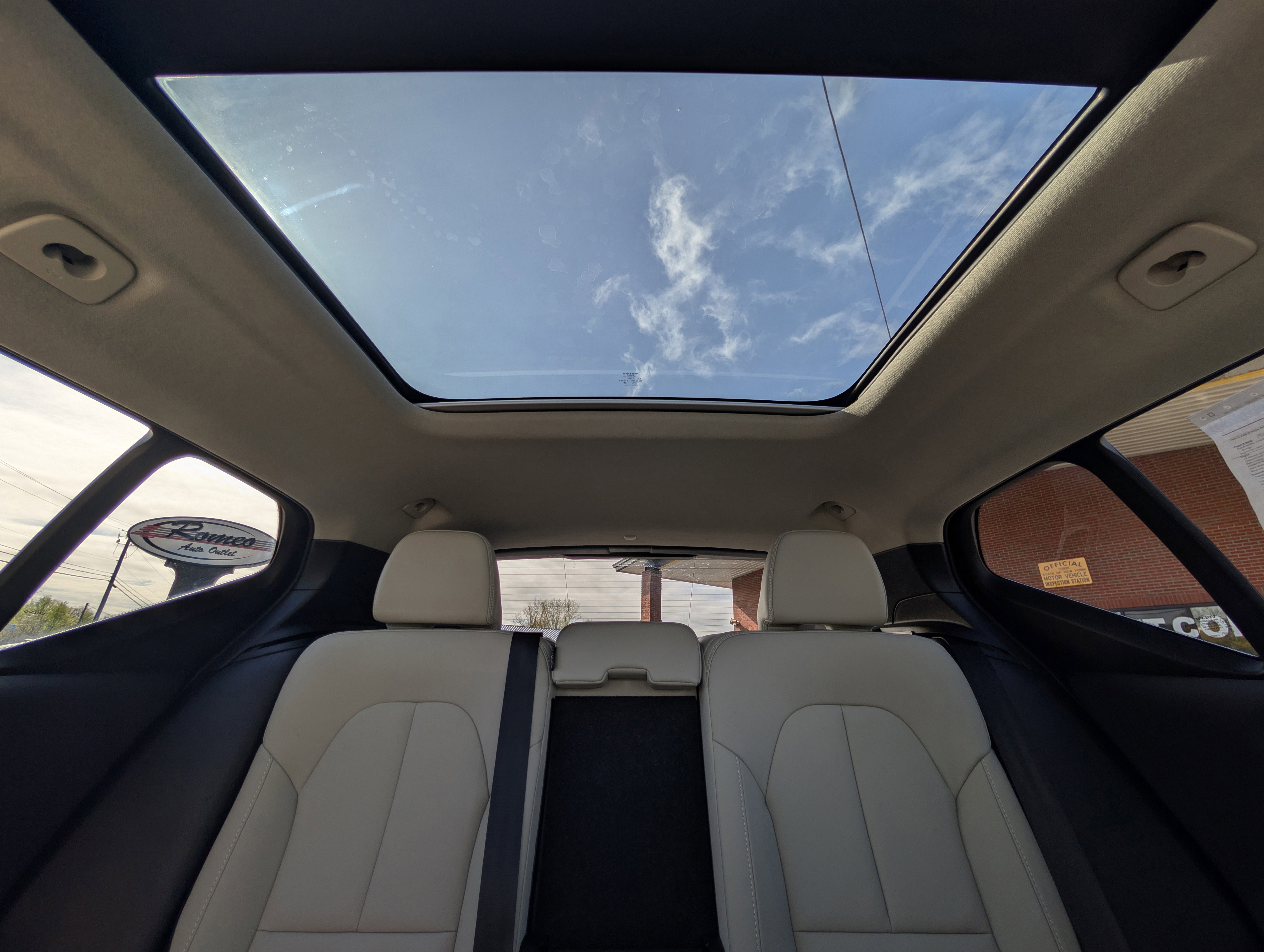 2024 Volvo XC40 B5 Plus Bright Theme