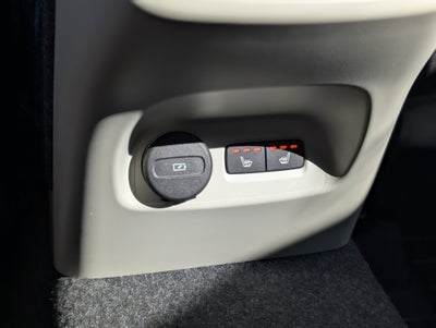 2024 Volvo XC40 B5 Plus Bright Theme