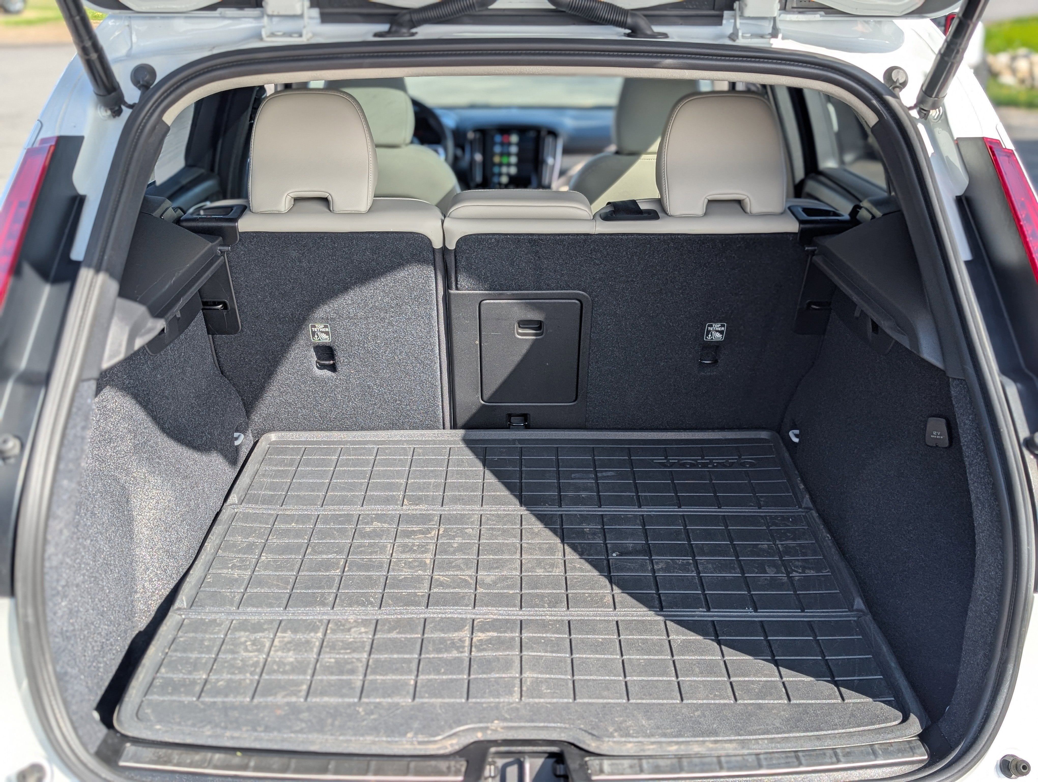 2024 Volvo XC40 B5 Plus Bright Theme