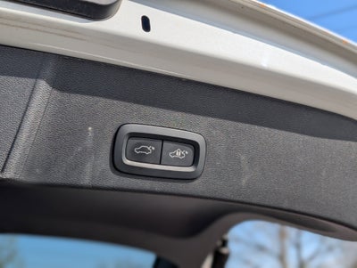 2024 Volvo XC40 B5 Plus Bright Theme