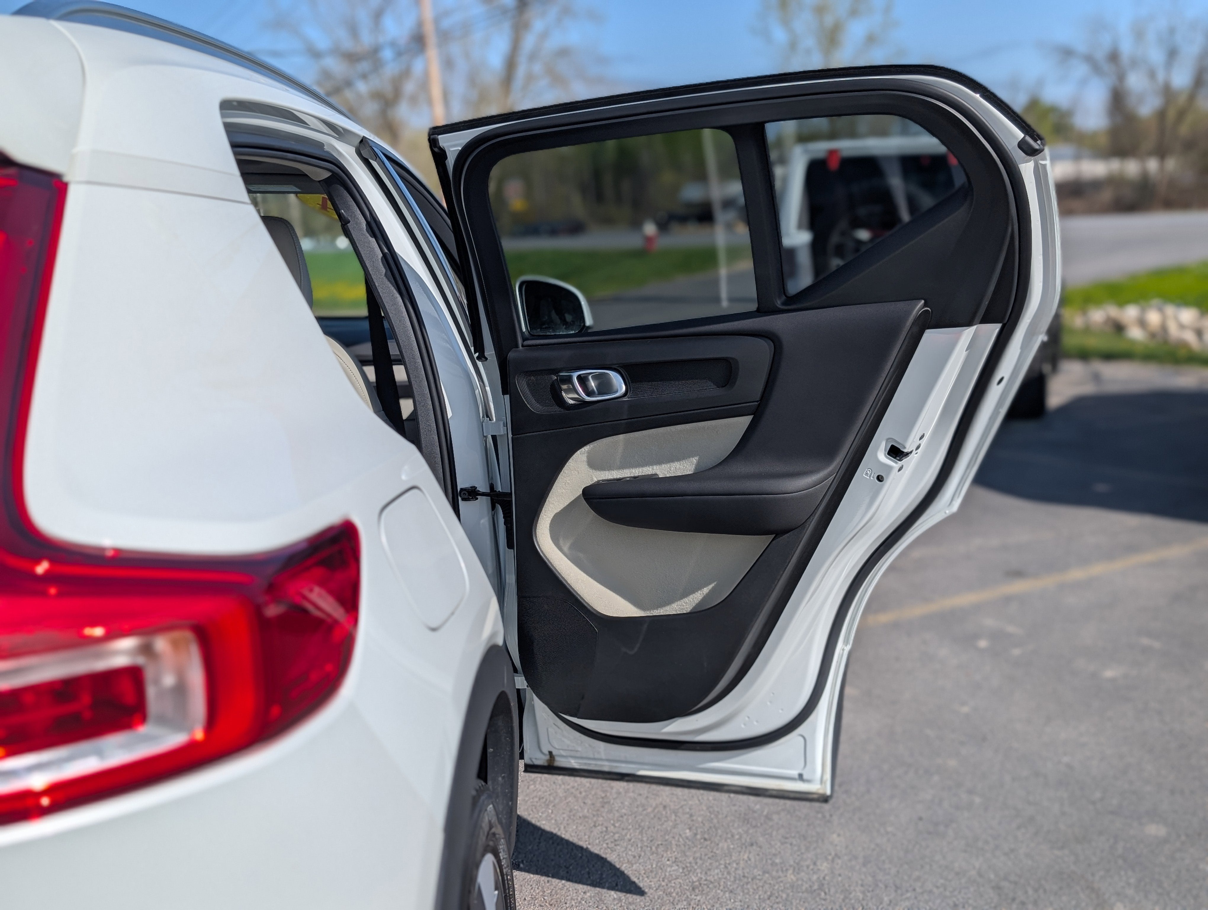 2024 Volvo XC40 B5 Plus Bright Theme
