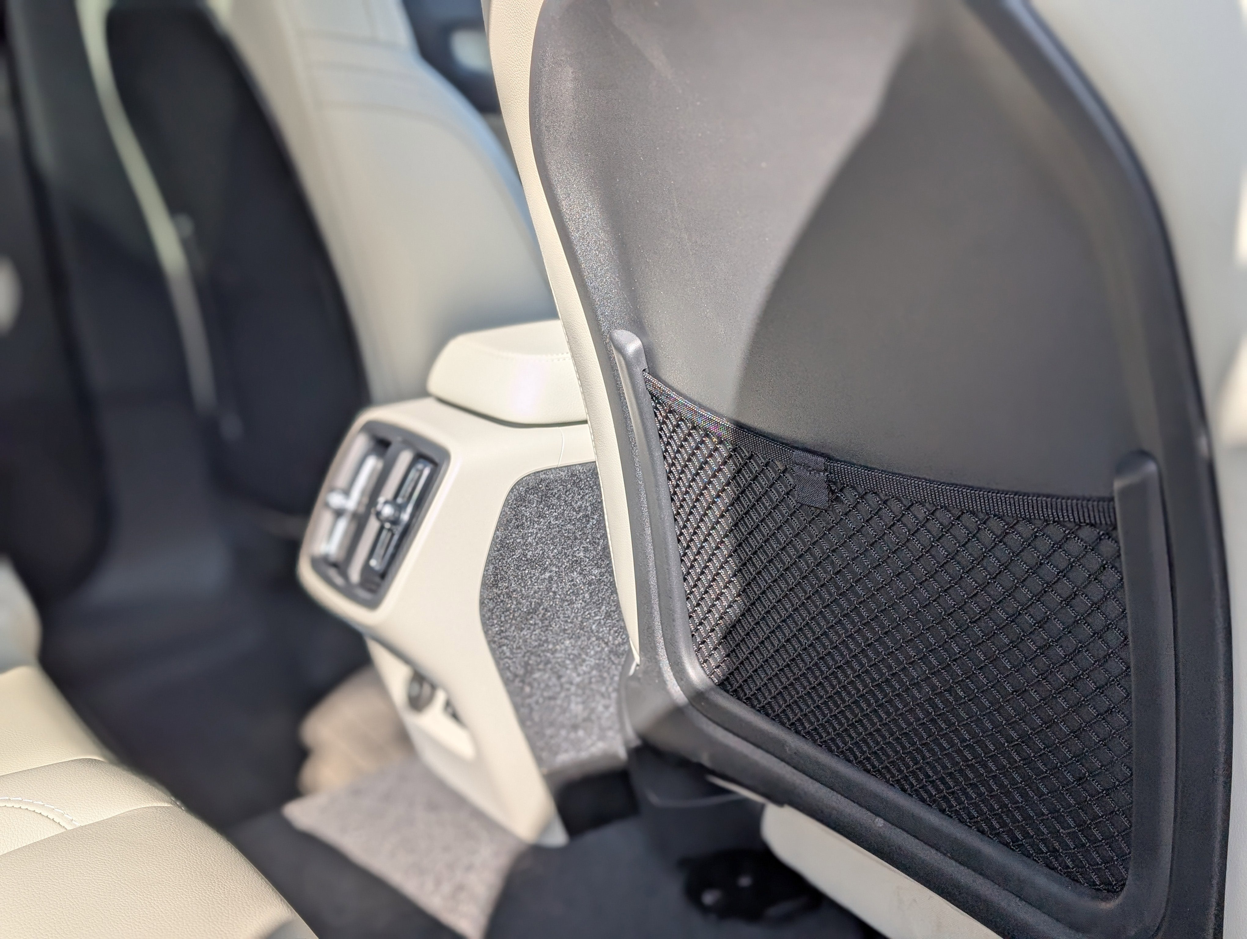 2024 Volvo XC40 B5 Plus Bright Theme