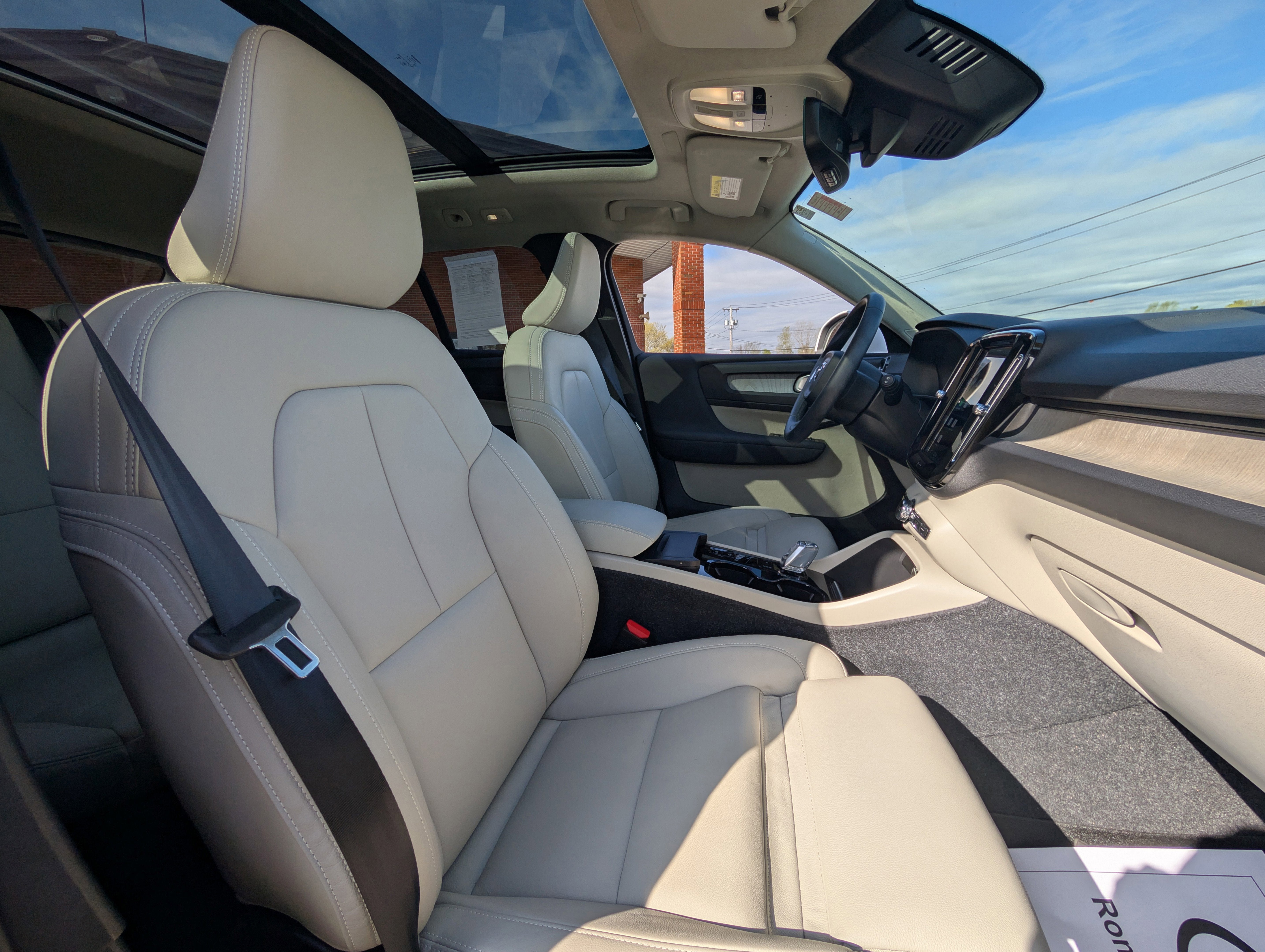 2024 Volvo XC40 B5 Plus Bright Theme