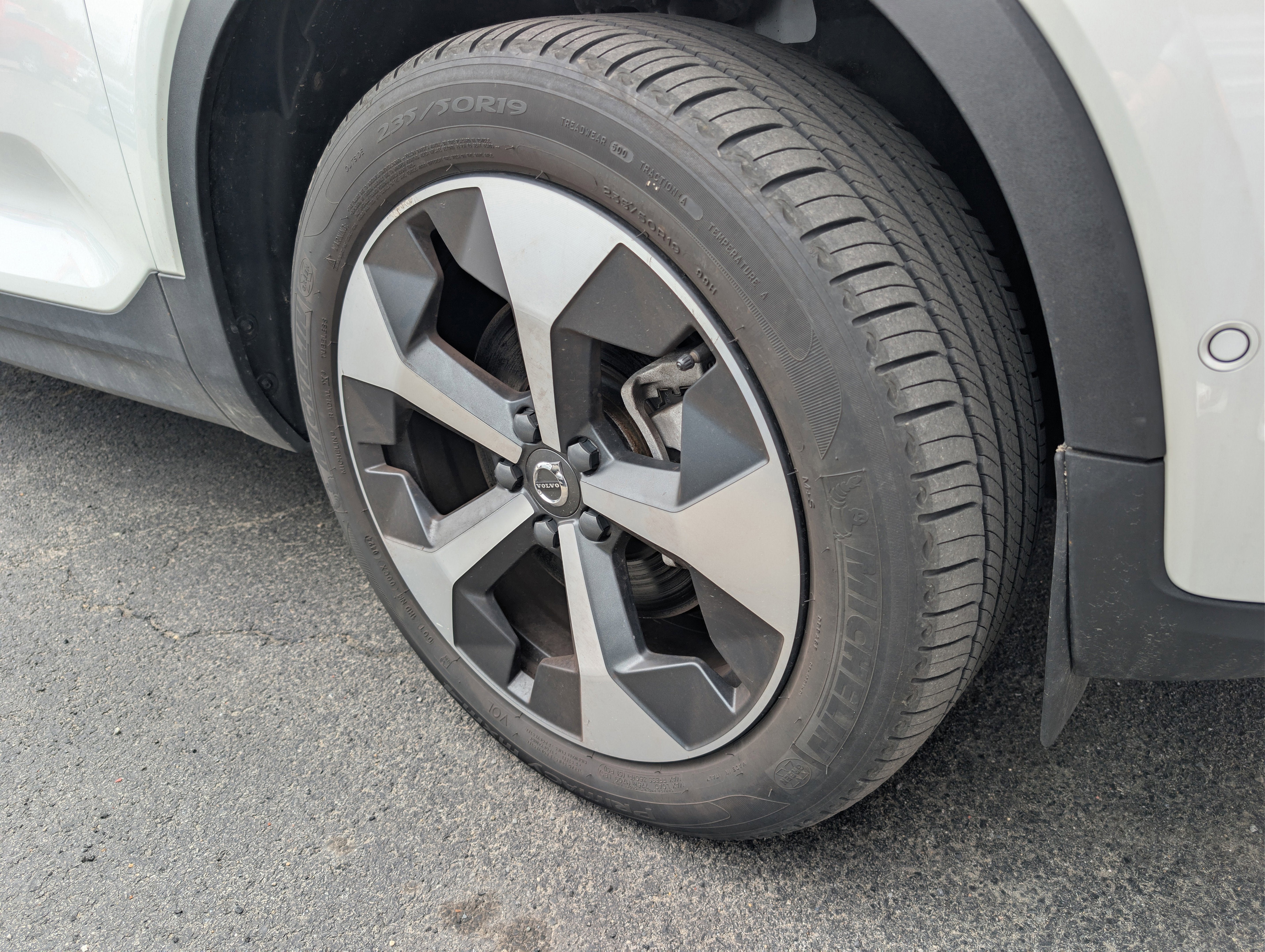 2024 Volvo XC40 B5 Plus Bright Theme