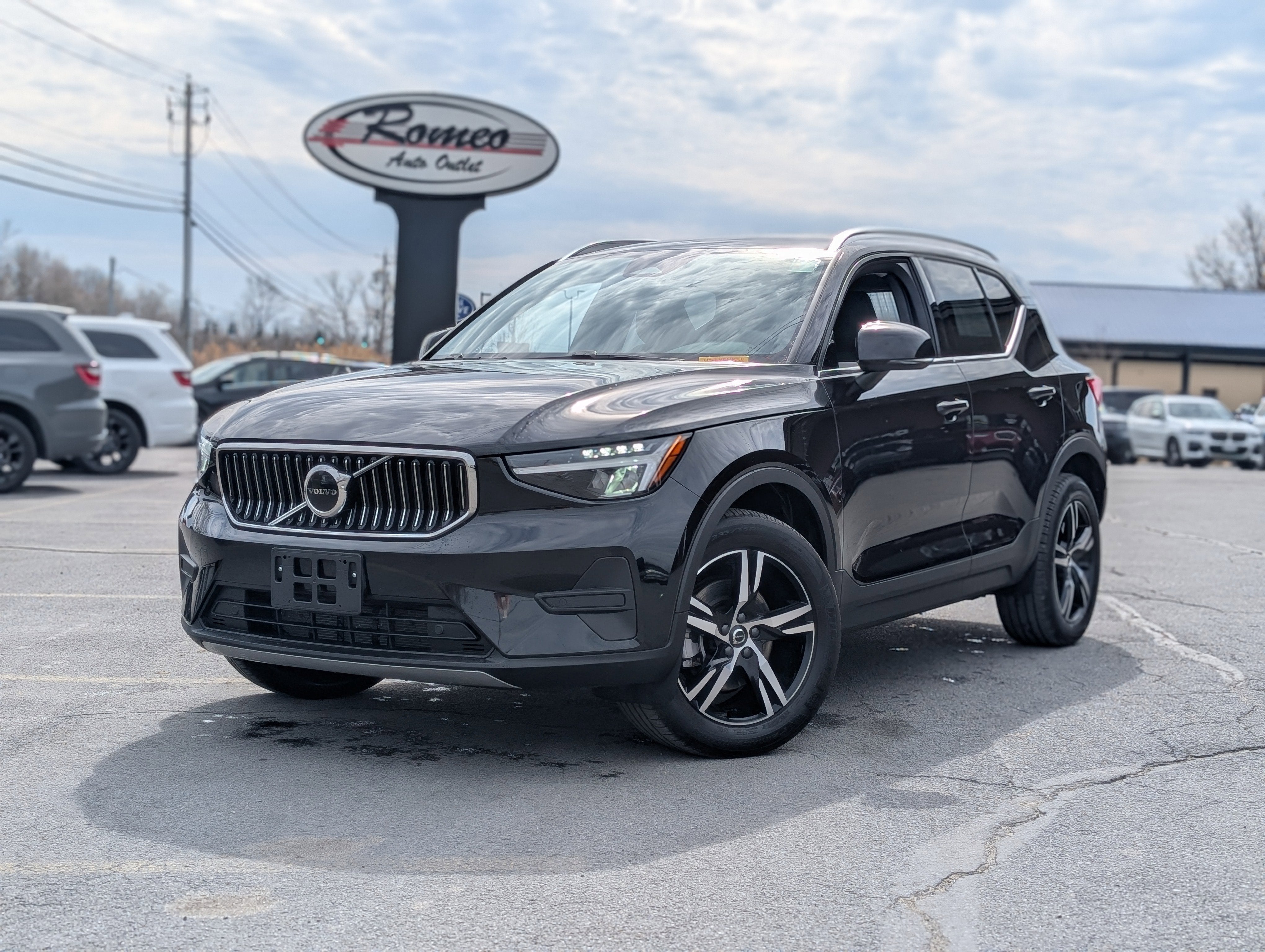 2025 Volvo XC40 B5 Core
