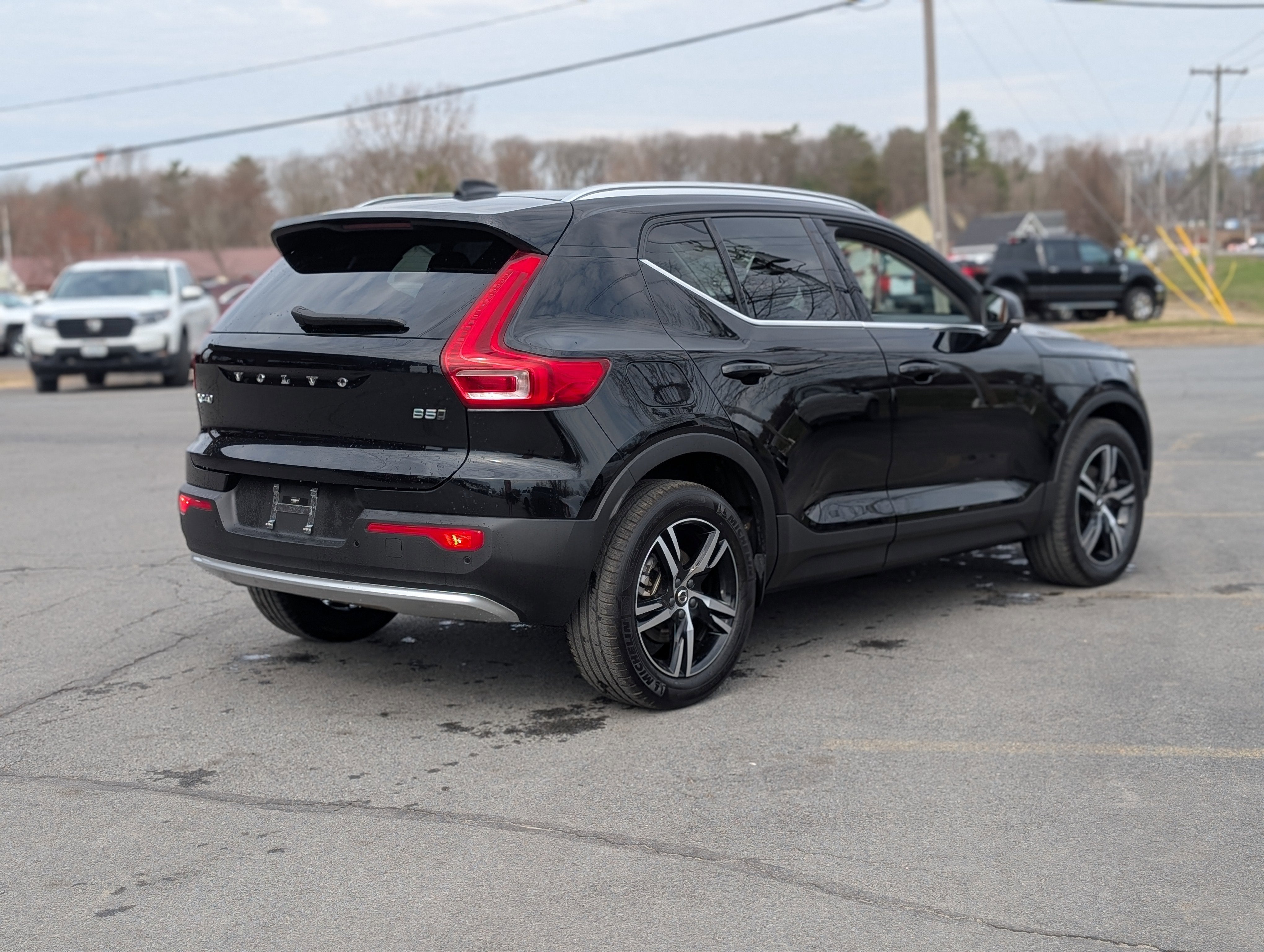 2025 Volvo XC40 B5 Core