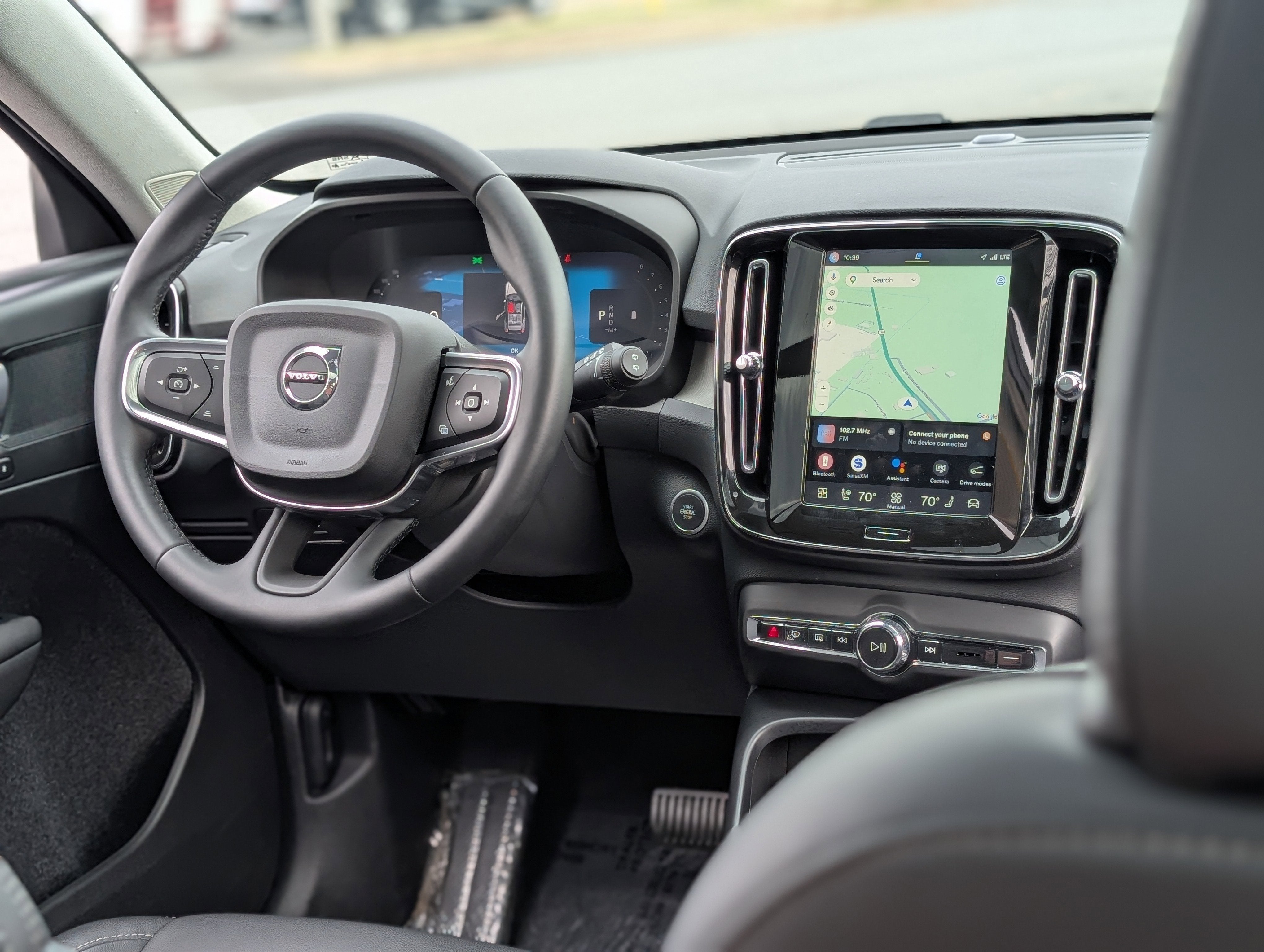 2025 Volvo XC40 B5 Core