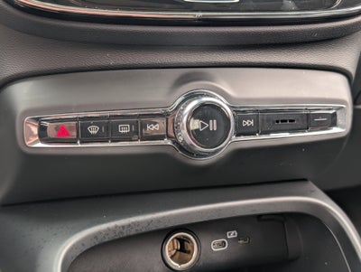 2025 Volvo XC40 B5 Core