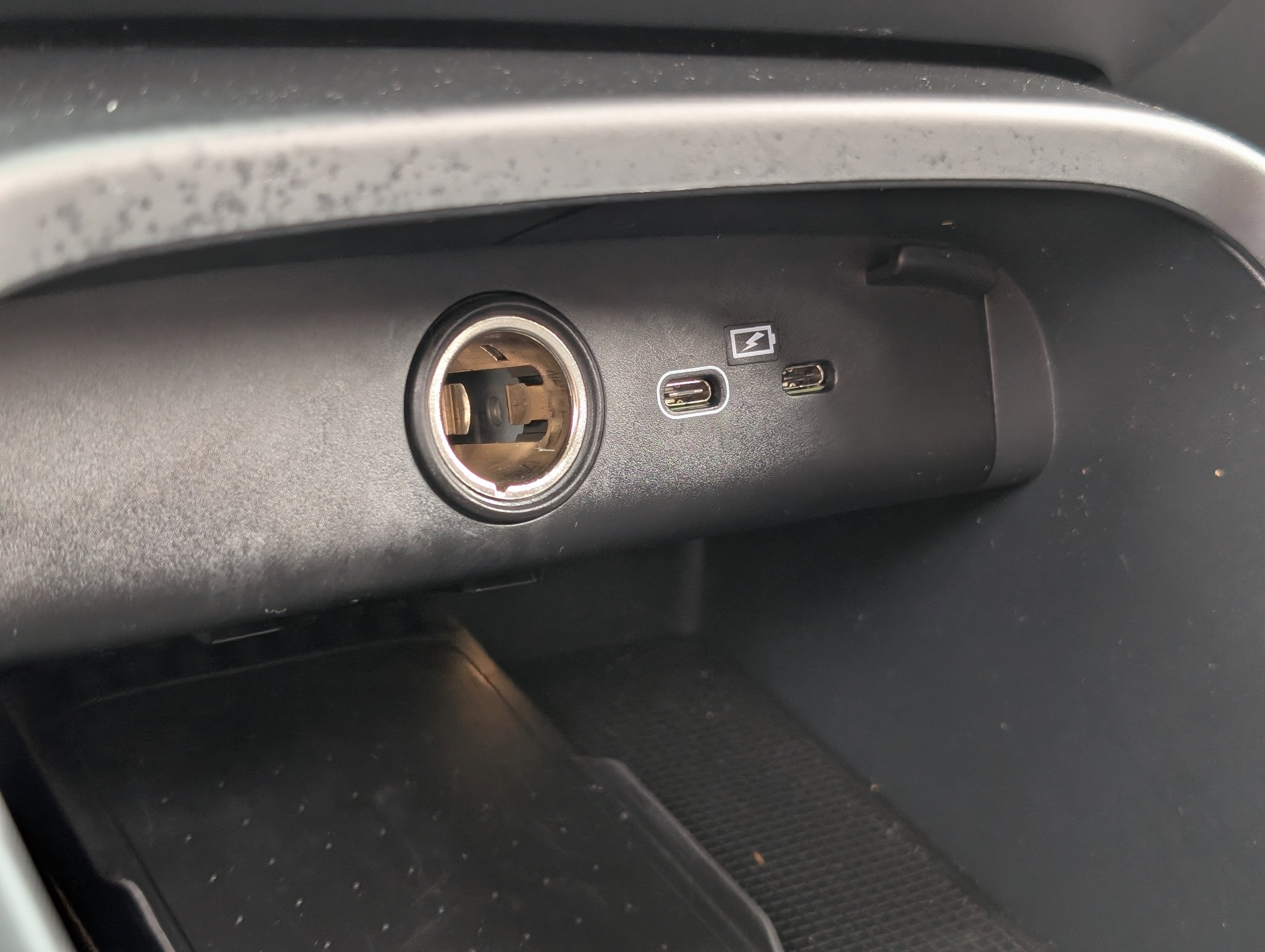 2025 Volvo XC40 B5 Core