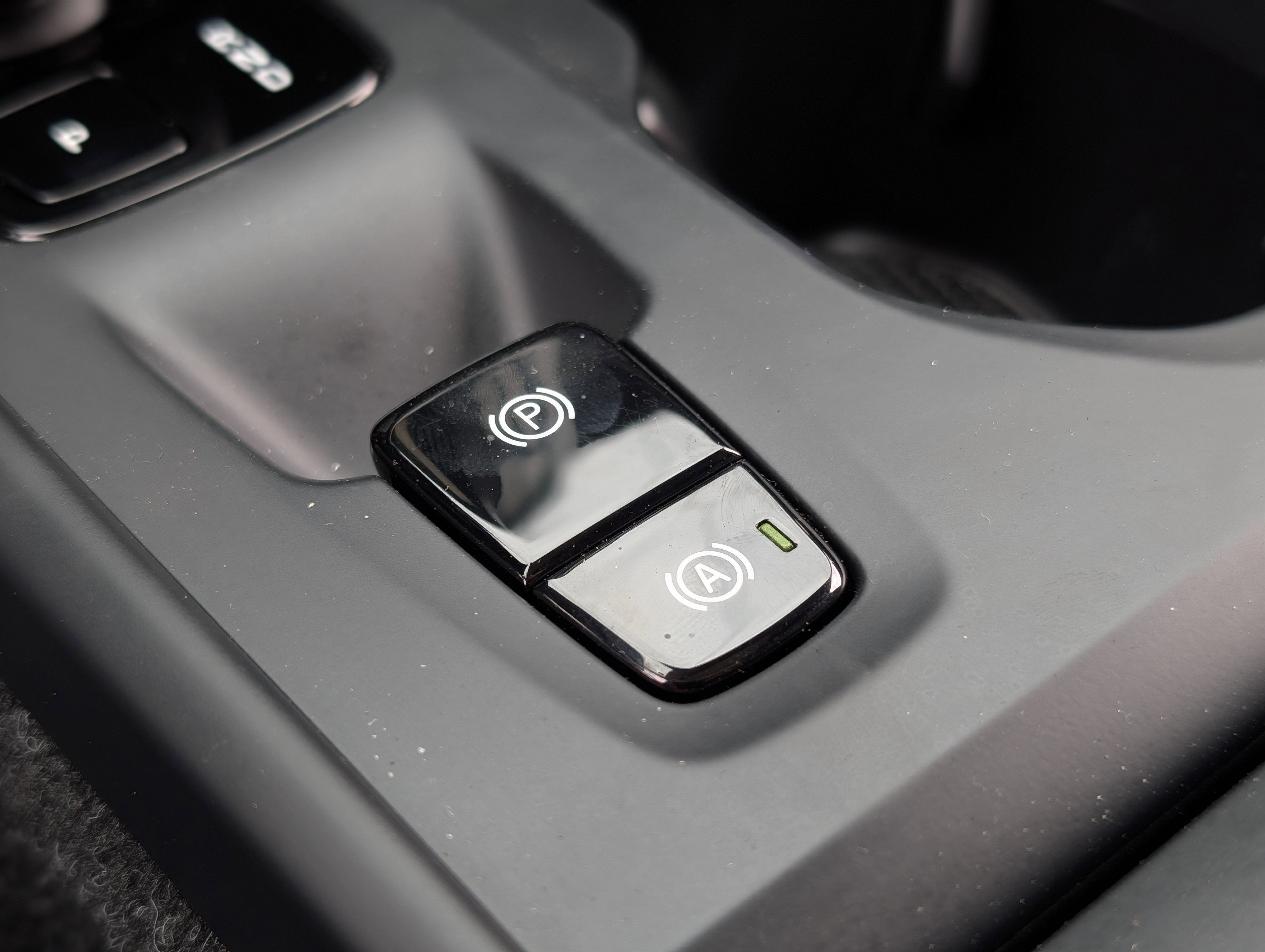 2025 Volvo XC40 B5 Core