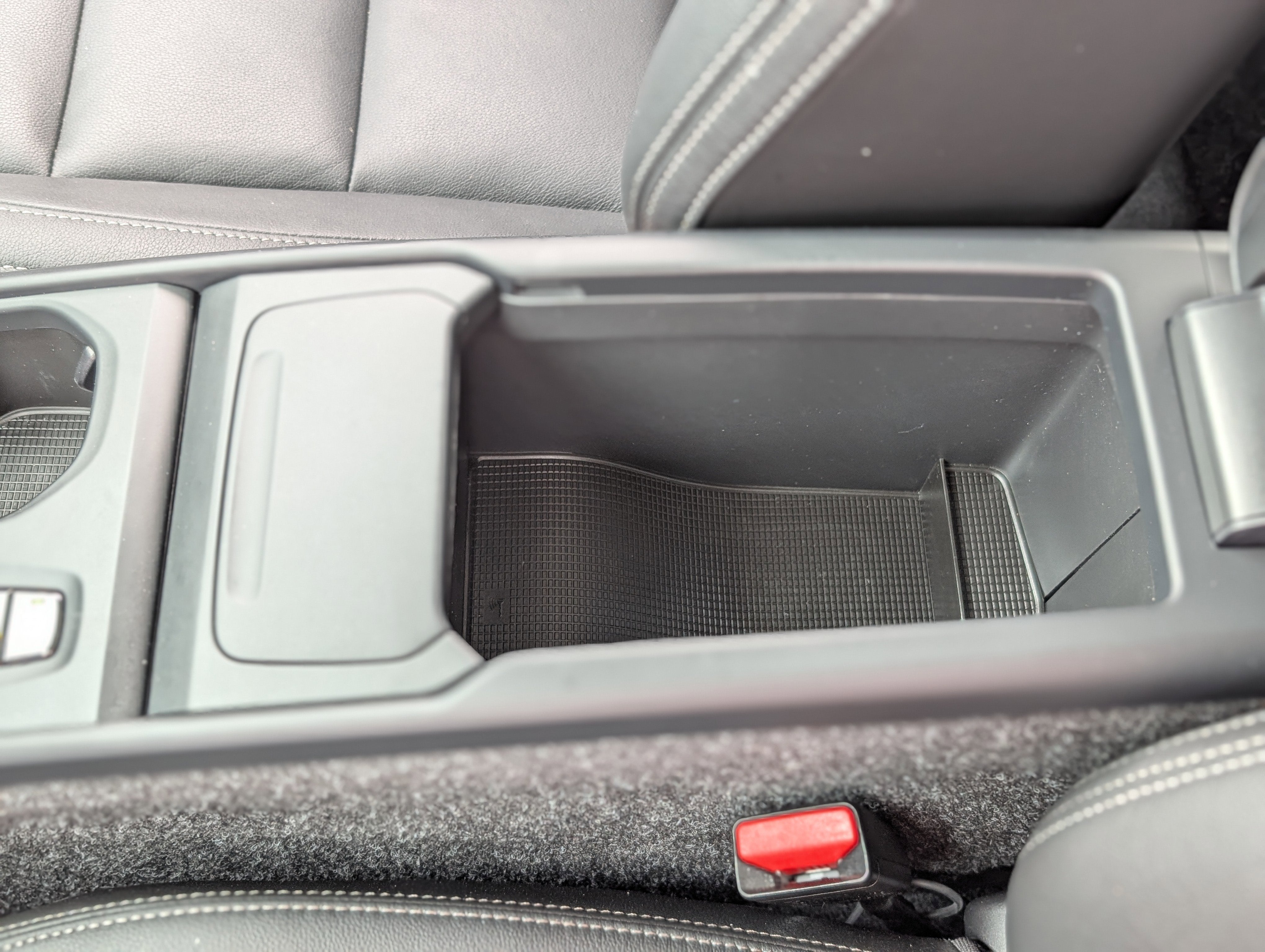 2025 Volvo XC40 B5 Core