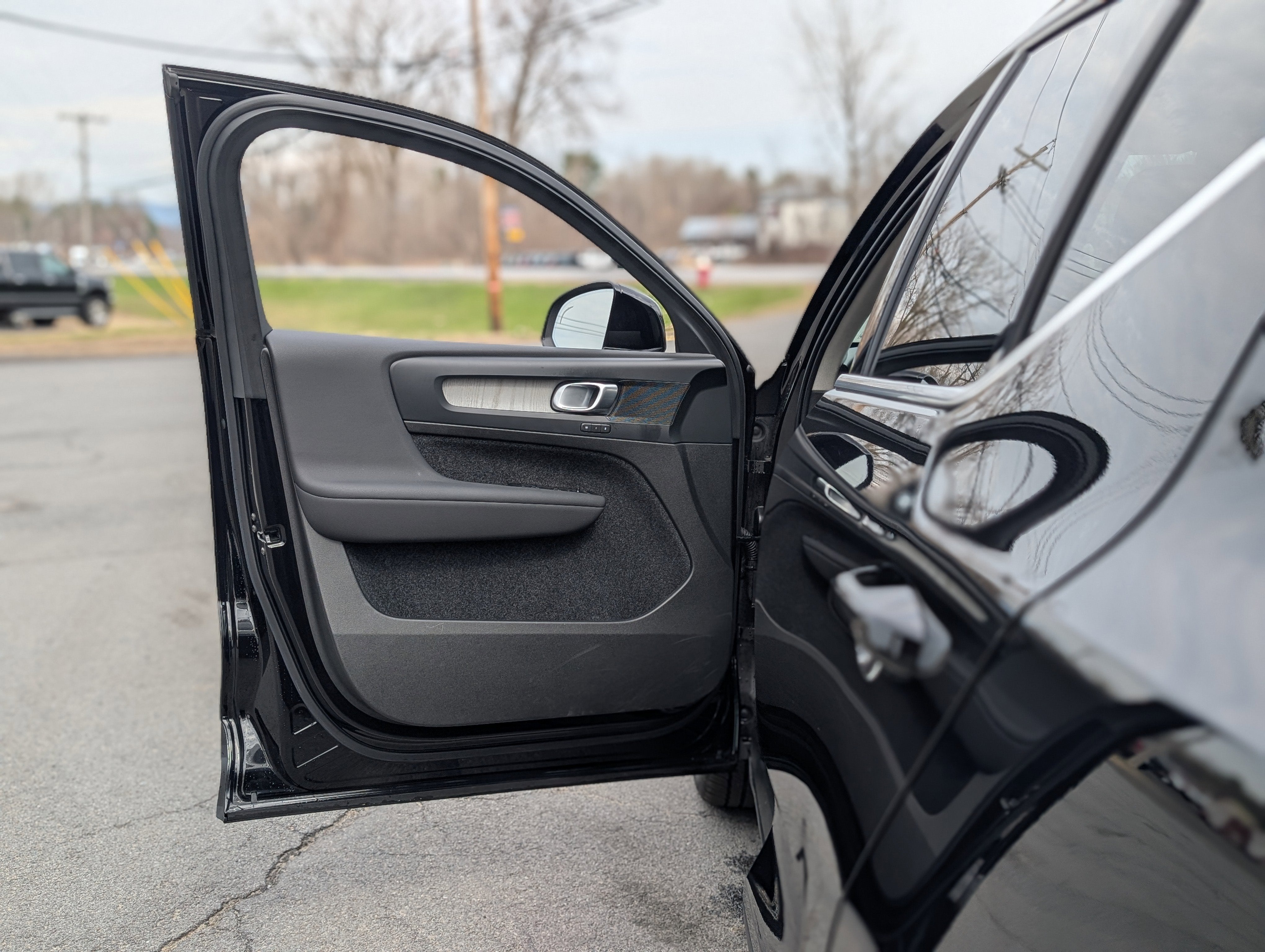 2025 Volvo XC40 B5 Core