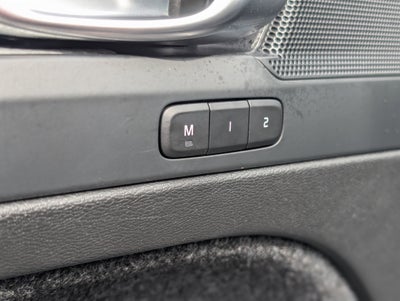 2025 Volvo XC40 B5 Core