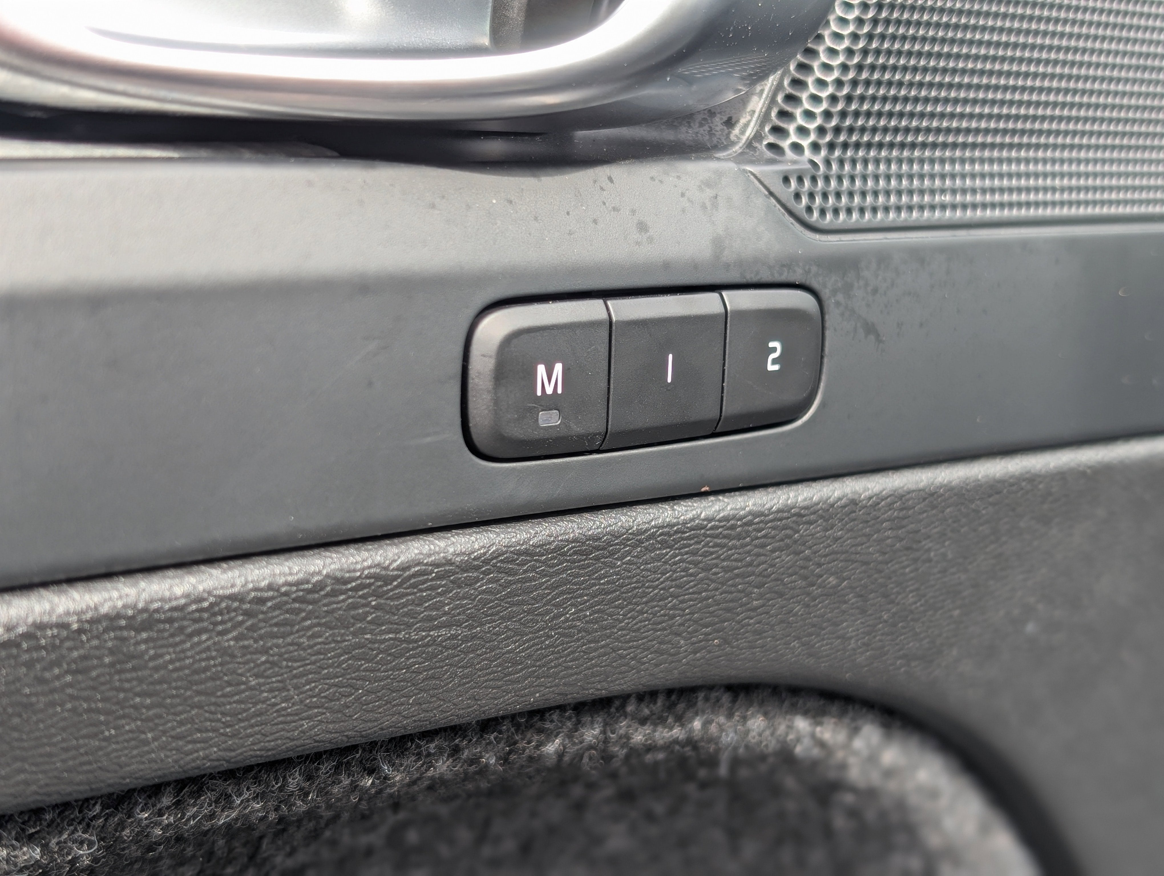 2025 Volvo XC40 B5 Core