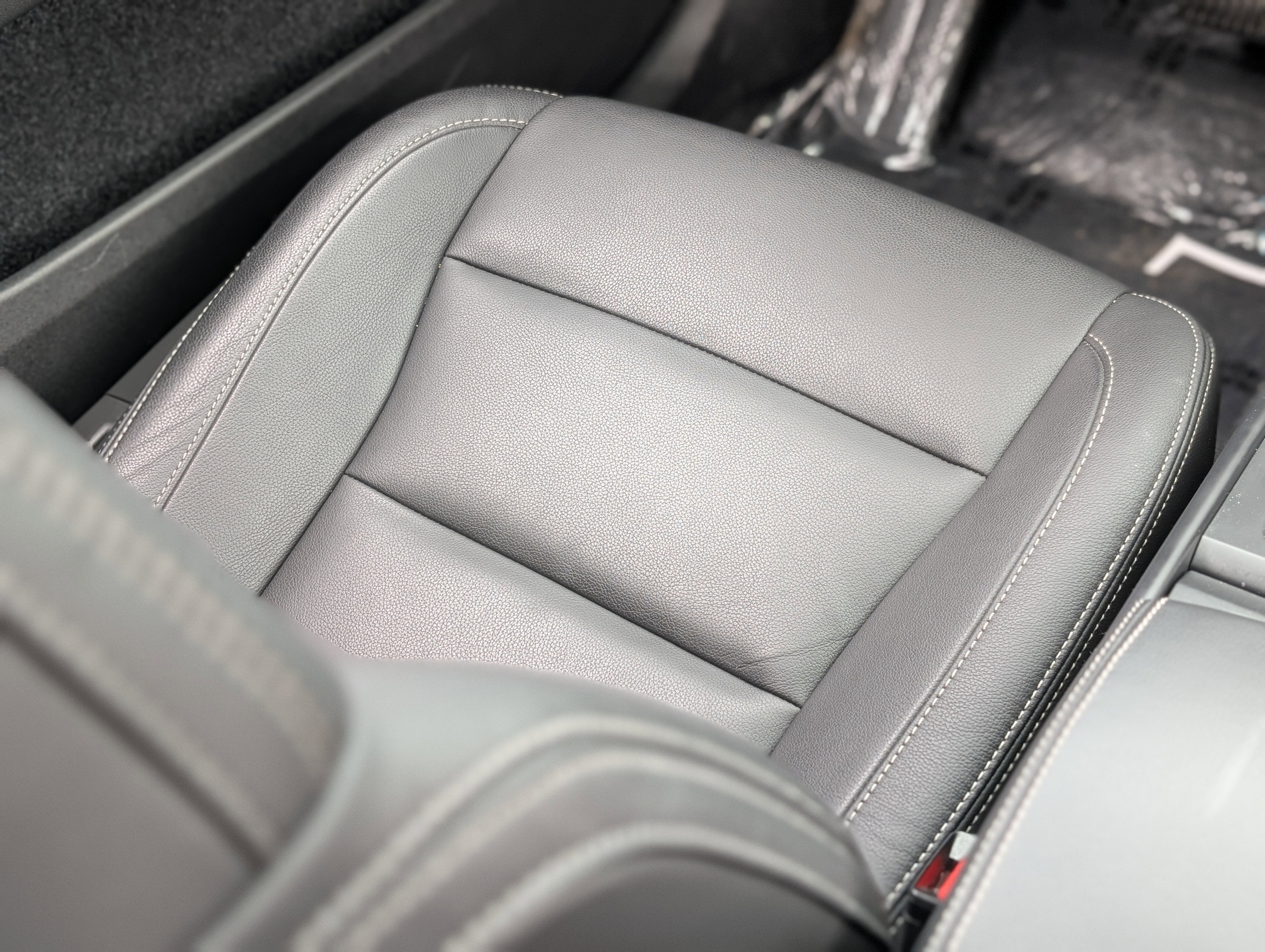 2025 Volvo XC40 B5 Core