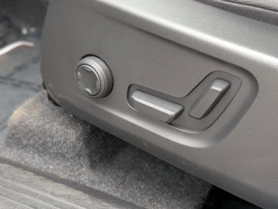 2025 Volvo XC40 B5 Core