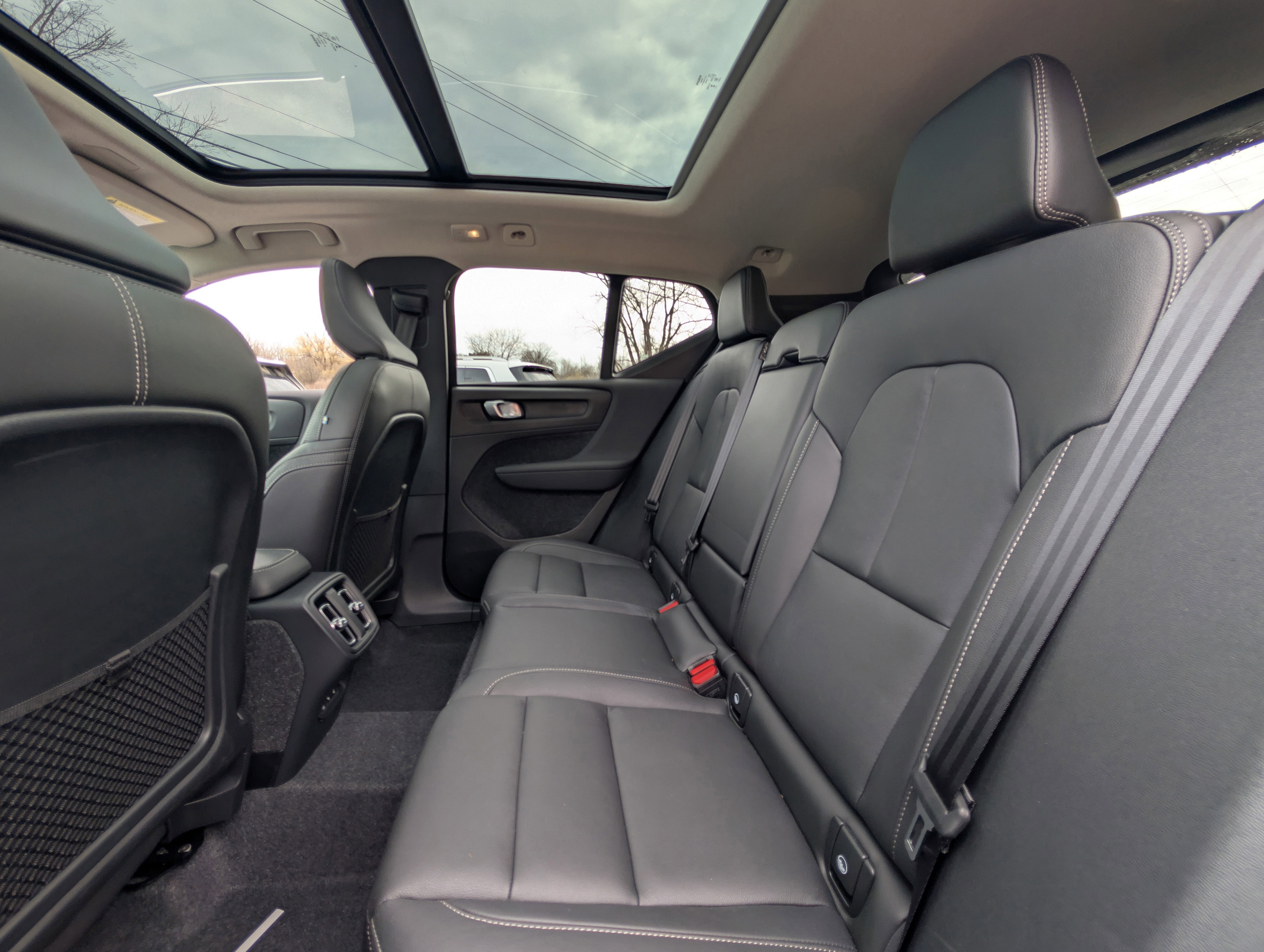 2025 Volvo XC40 B5 Core