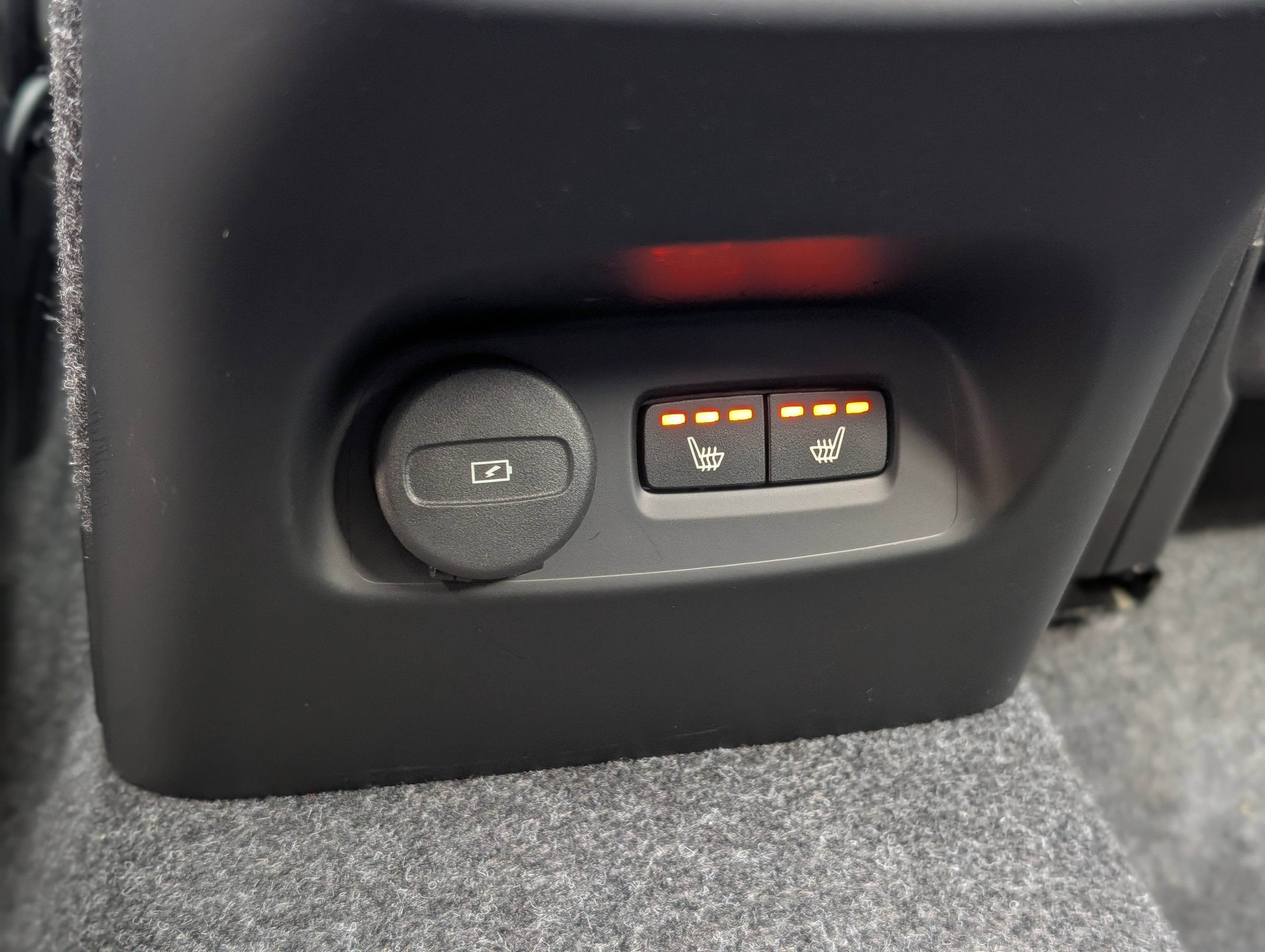 2025 Volvo XC40 B5 Core