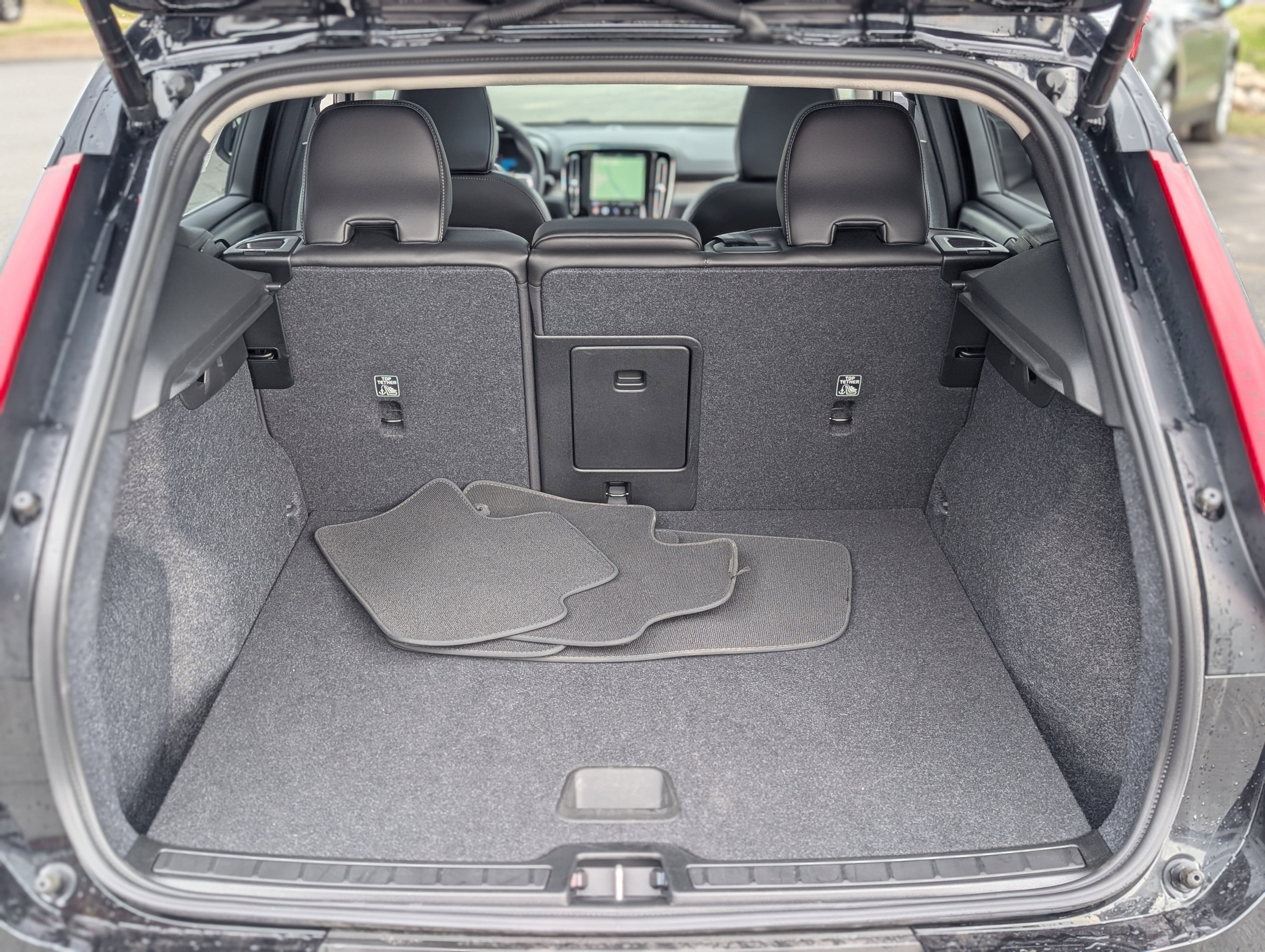 2025 Volvo XC40 B5 Core