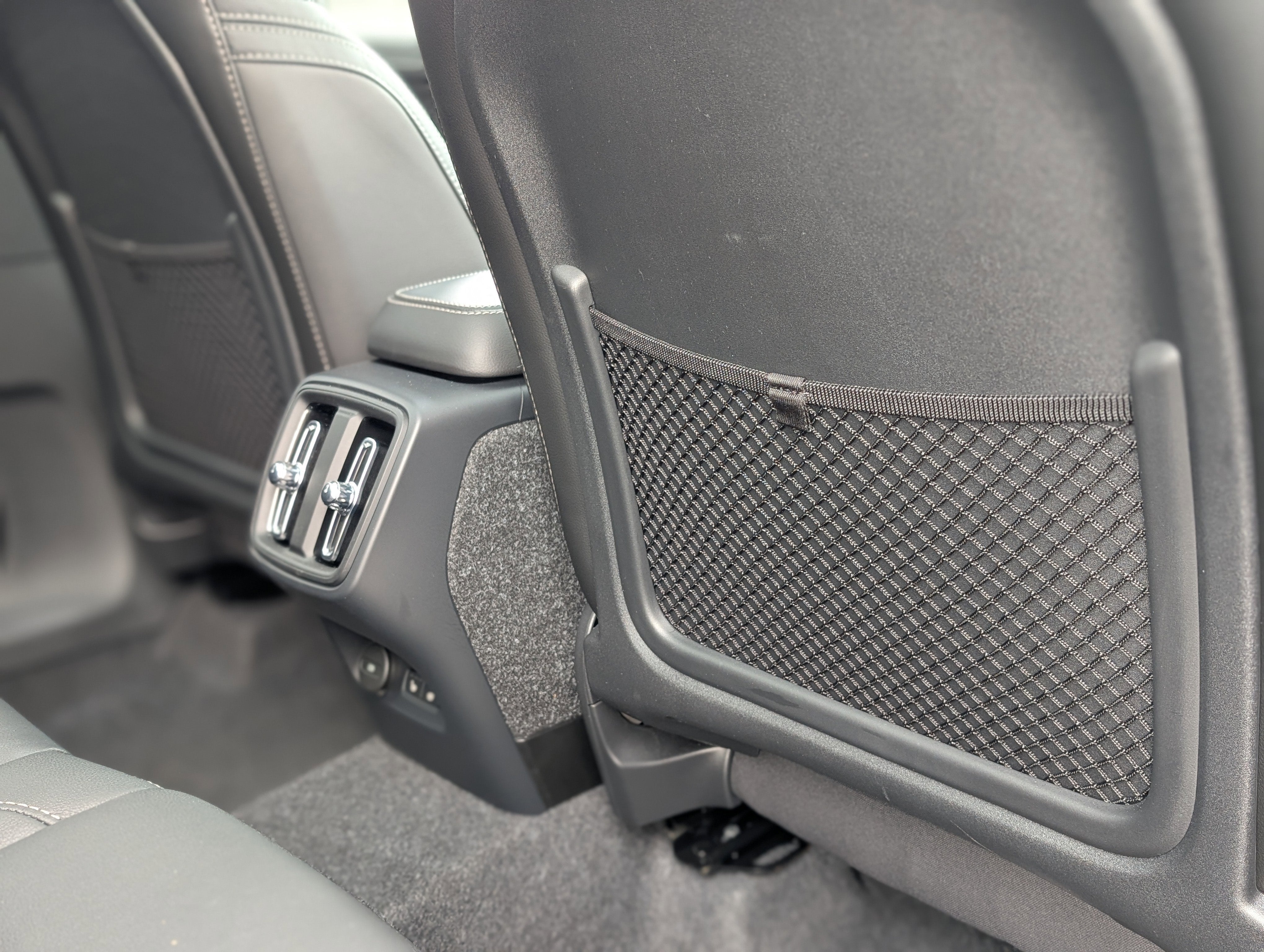 2025 Volvo XC40 B5 Core