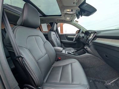 2025 Volvo XC40 B5 Core