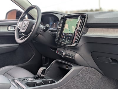 2025 Volvo XC40 B5 Core