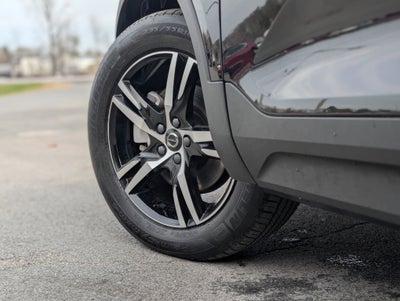 2025 Volvo XC40 B5 Core