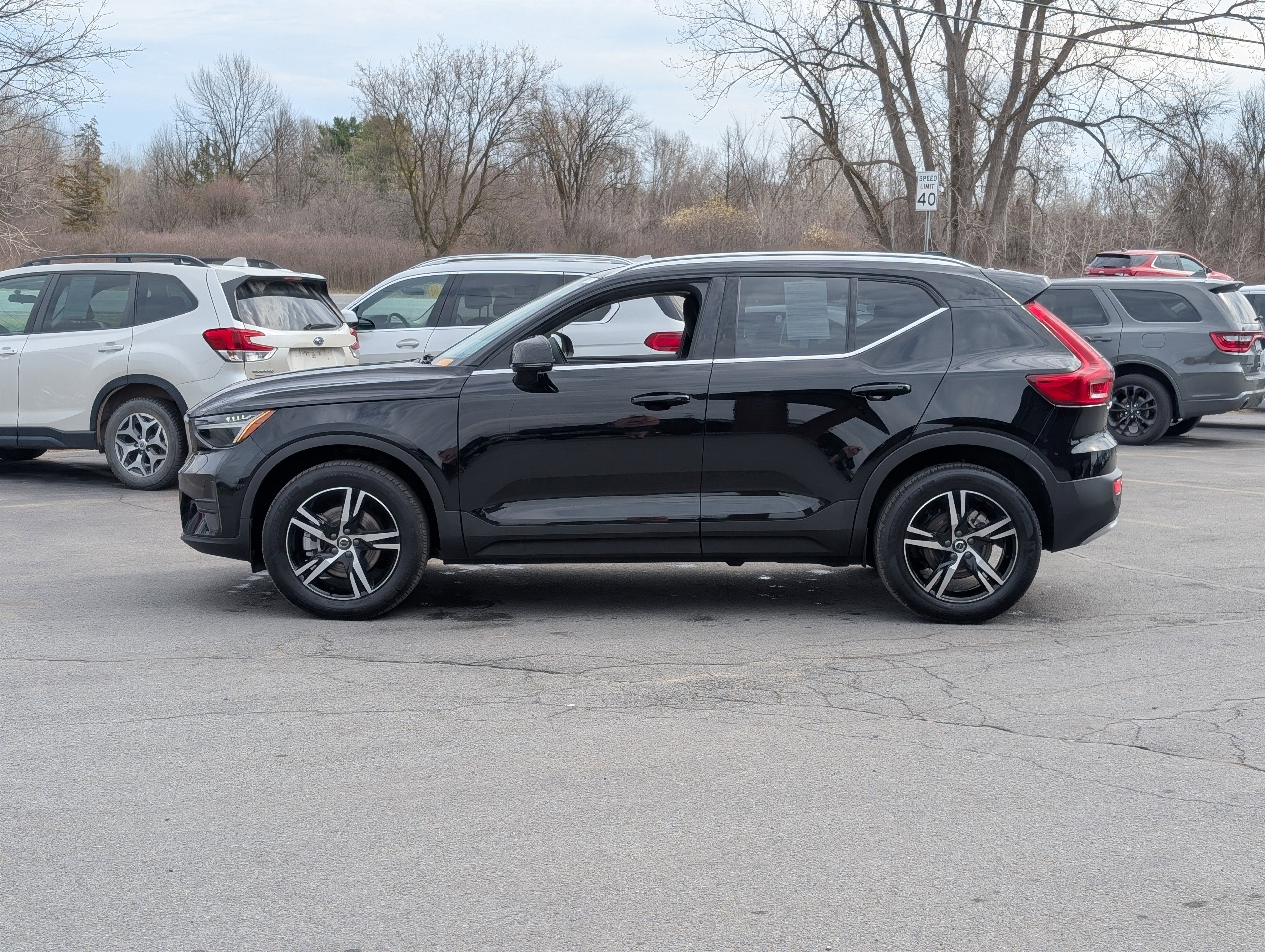 2025 Volvo XC40 B5 Core
