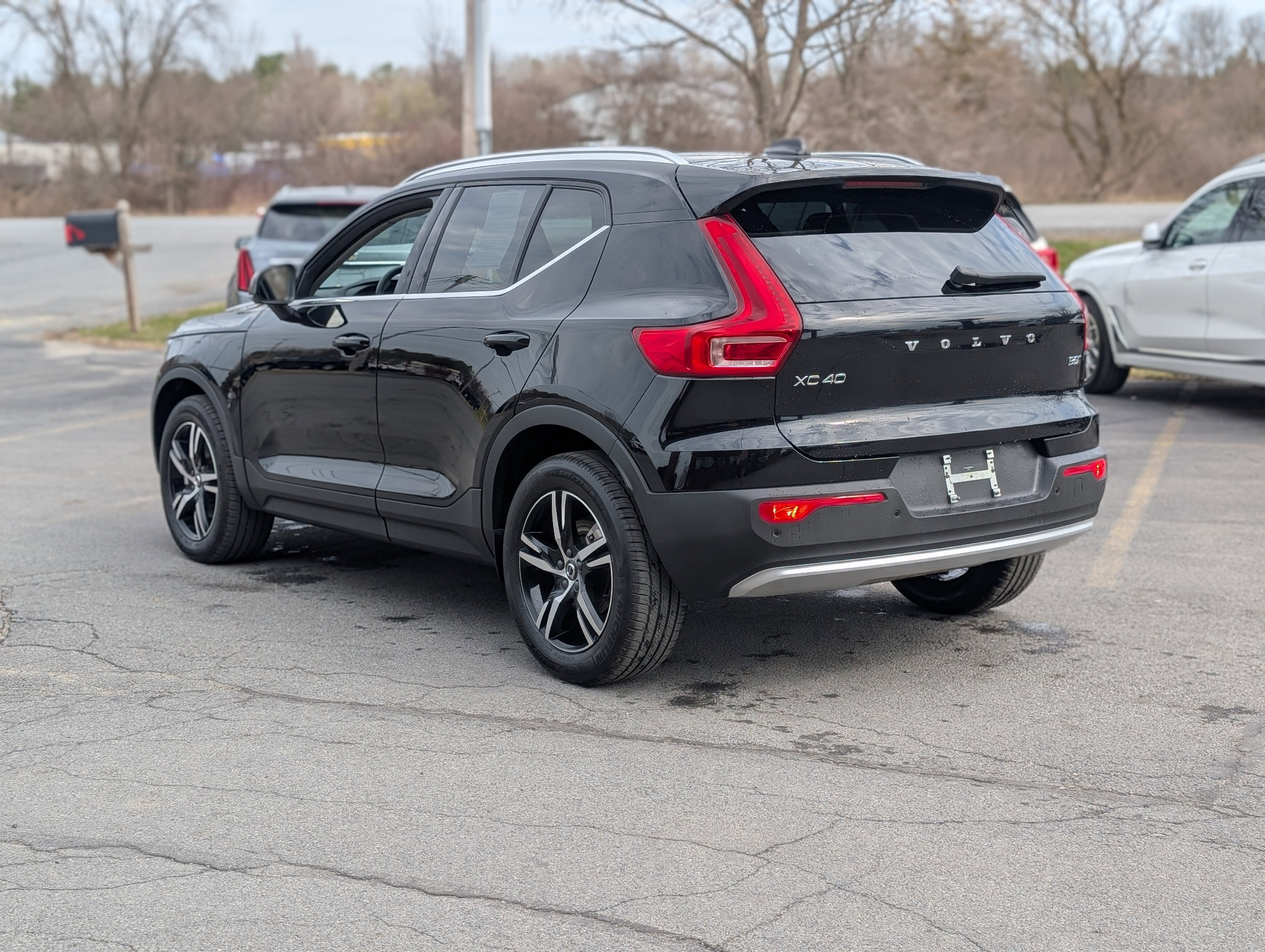 2025 Volvo XC40 B5 Core
