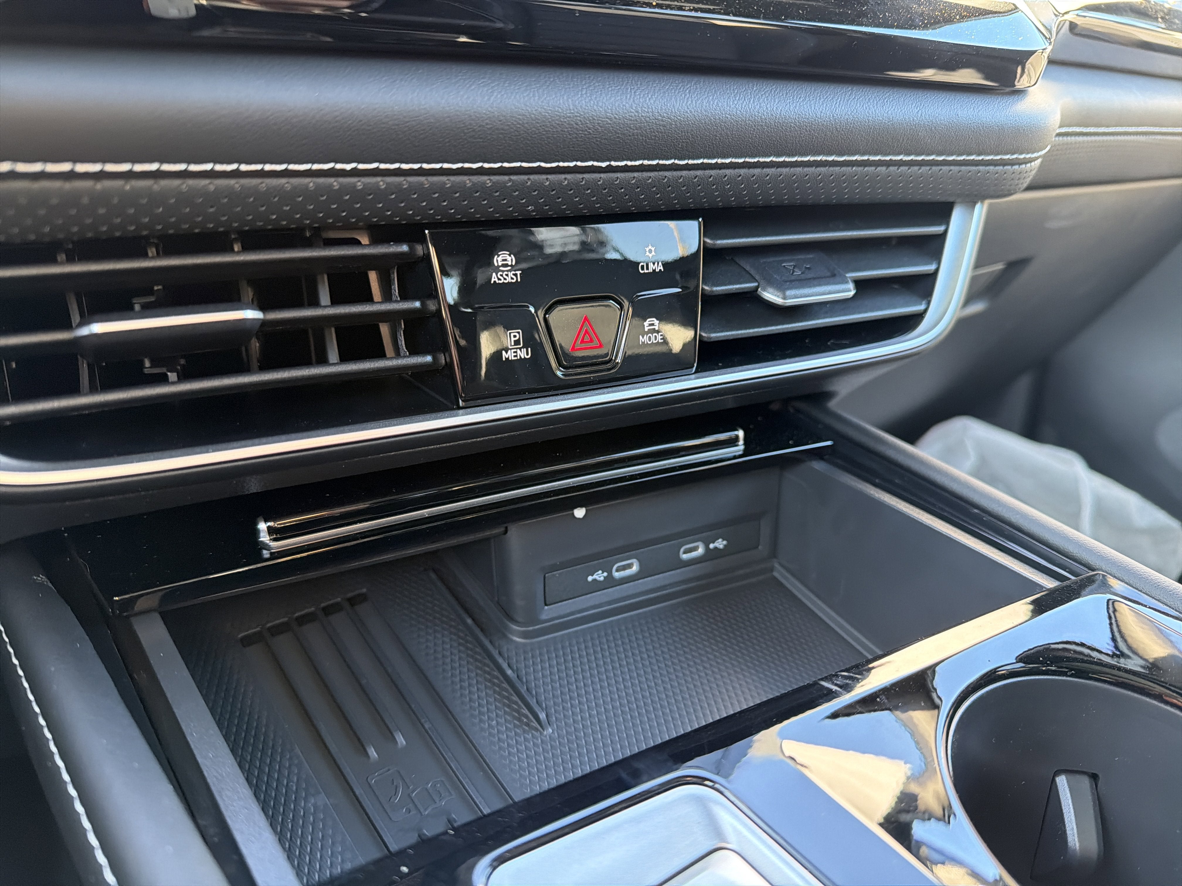 2026 Volkswagen Atlas Cross Sport 2.0T SEL