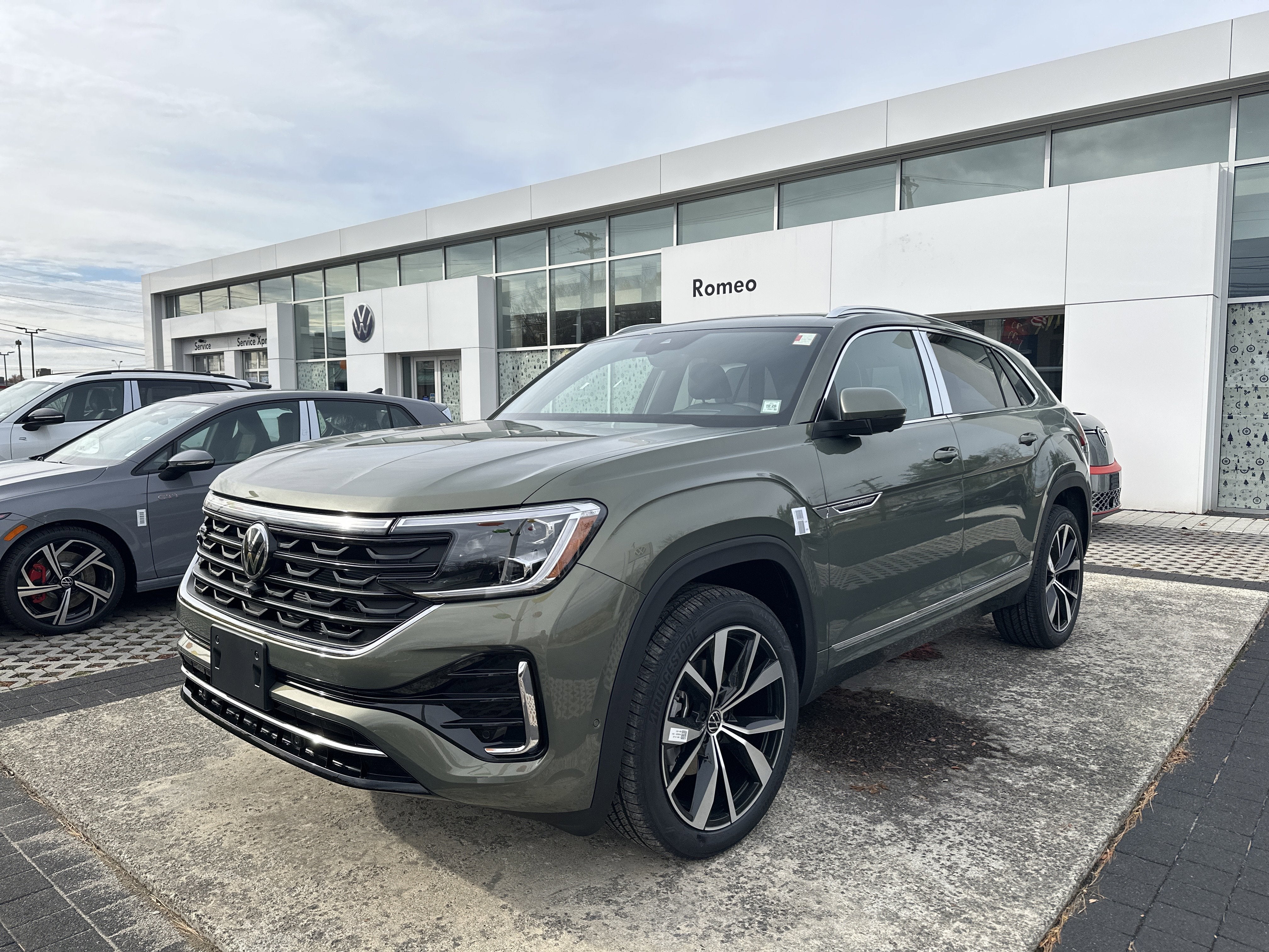 2026 Volkswagen Atlas Cross Sport 2.0T SEL Premium R-Line