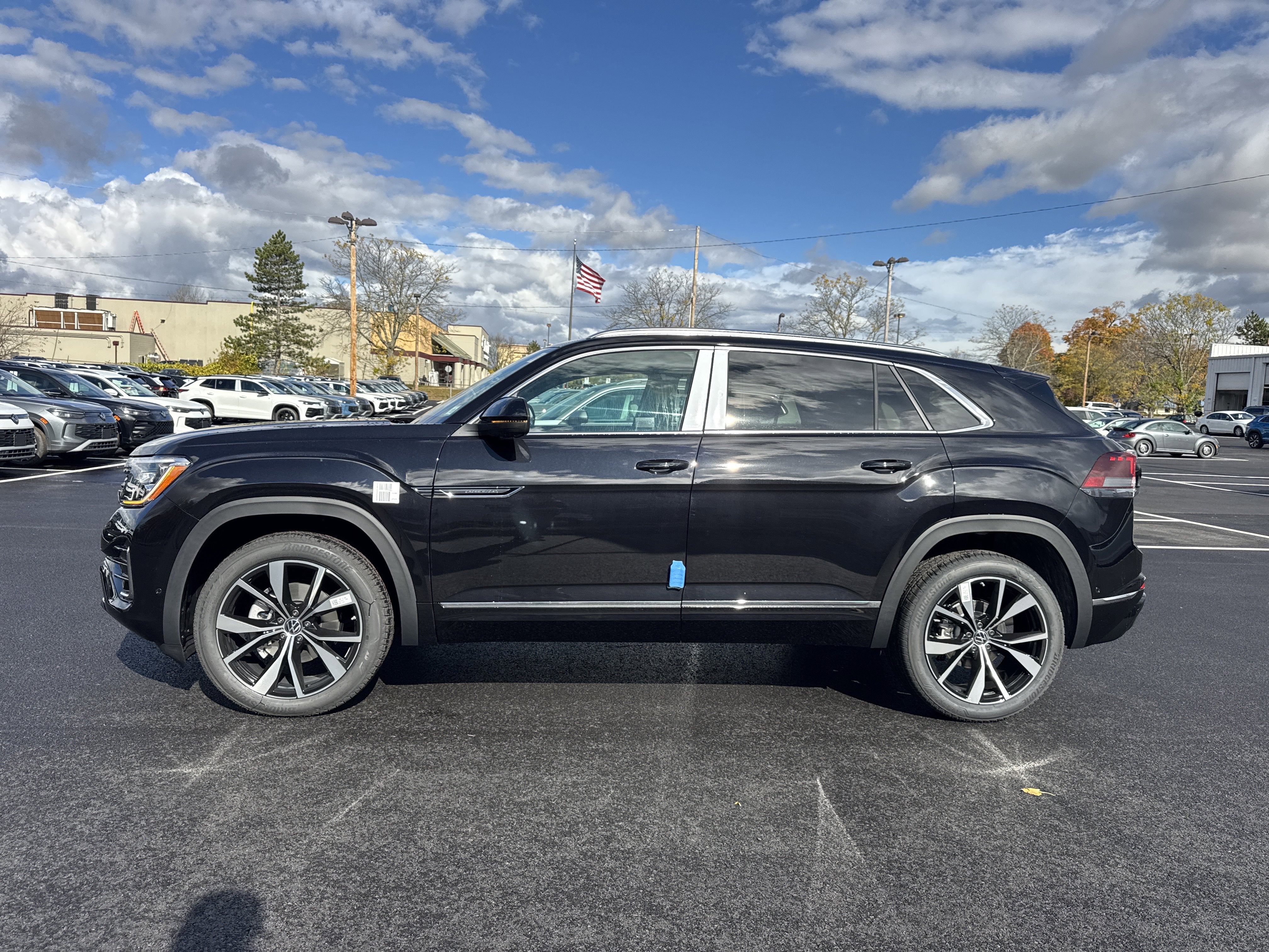 2026 Volkswagen Atlas Cross Sport 2.0T SEL Premium R-Line