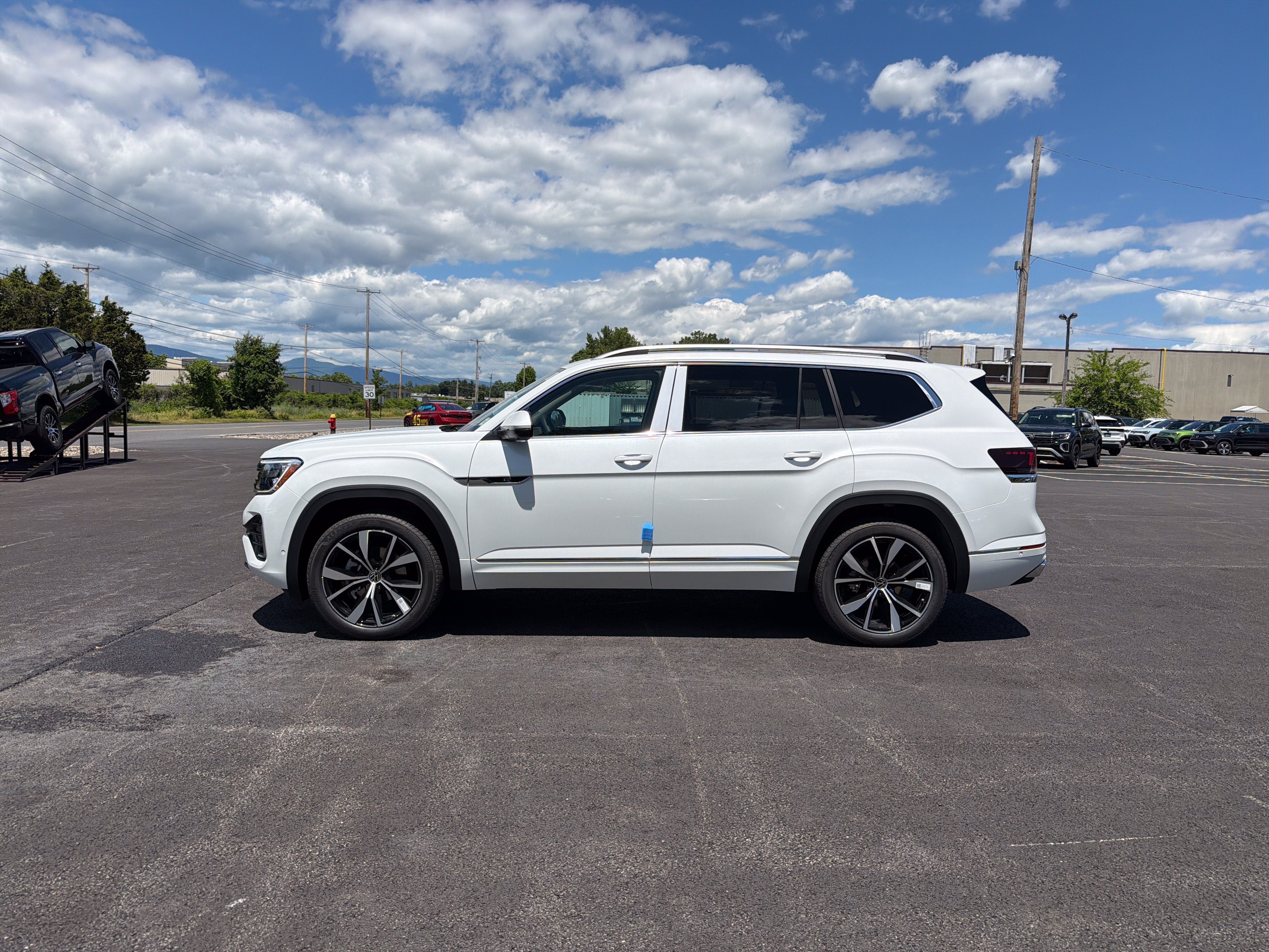 2026 Volkswagen Atlas 2.0T SEL Premium R-Line
