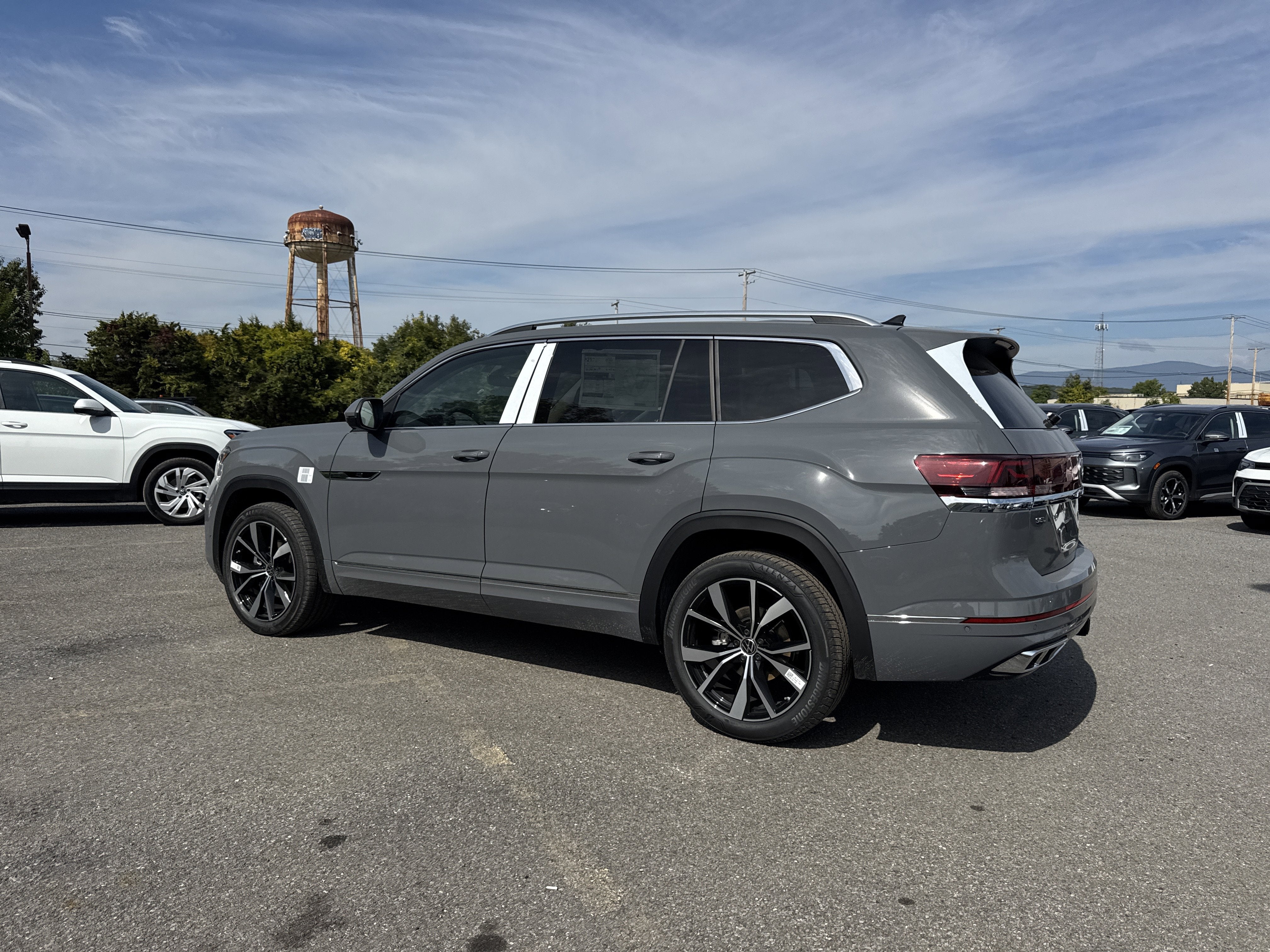 2026 Volkswagen Atlas 2.0T SEL Premium R-Line