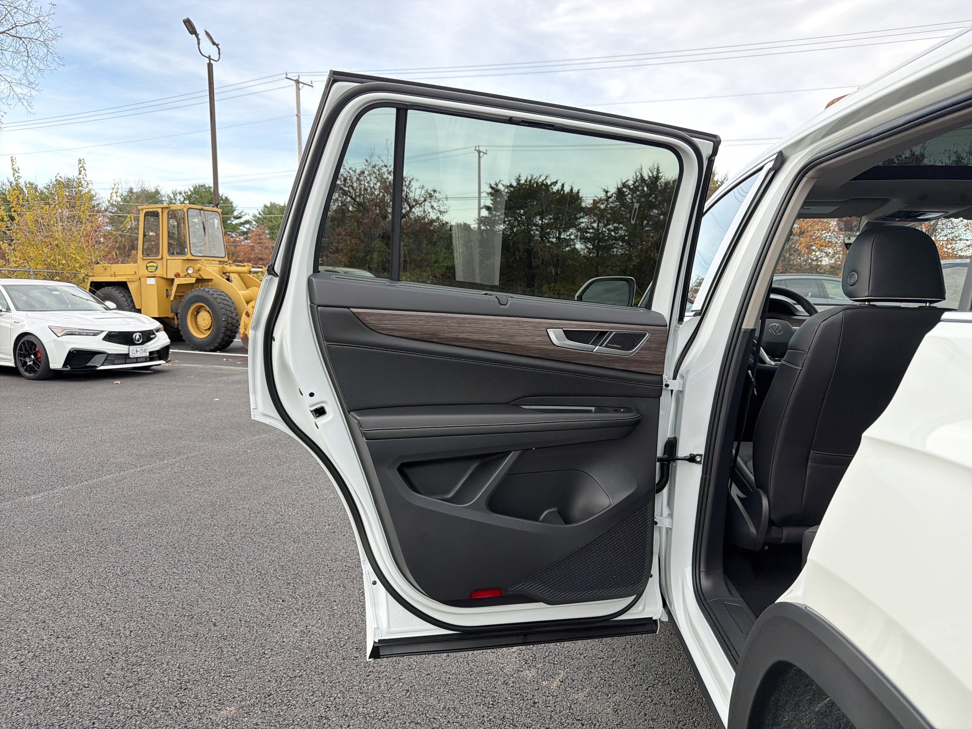 2026 Volkswagen Atlas 2.0T SEL Premium R-Line