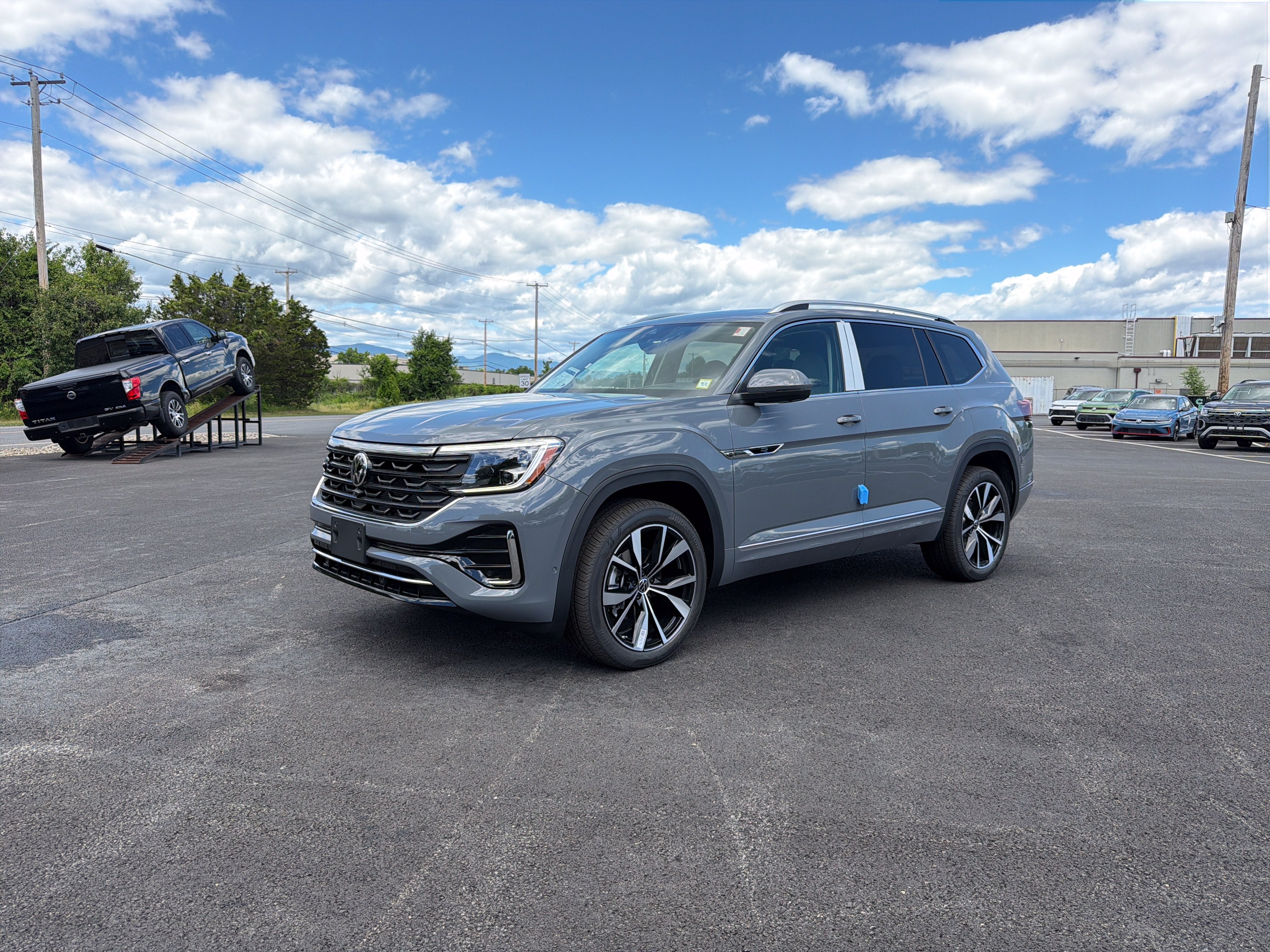 2026 Volkswagen Atlas 2.0T SEL Premium R-Line