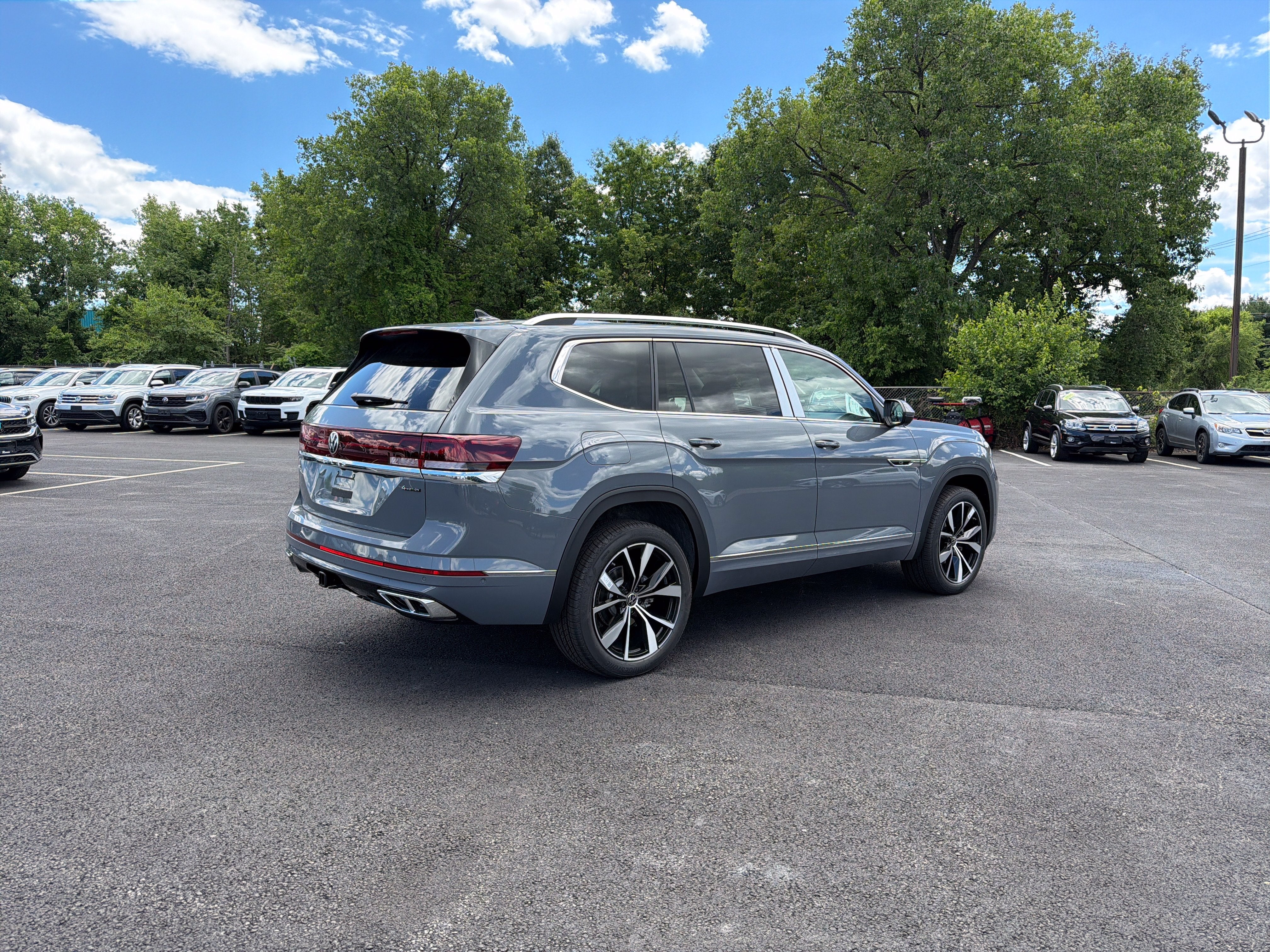 2026 Volkswagen Atlas 2.0T SEL Premium R-Line