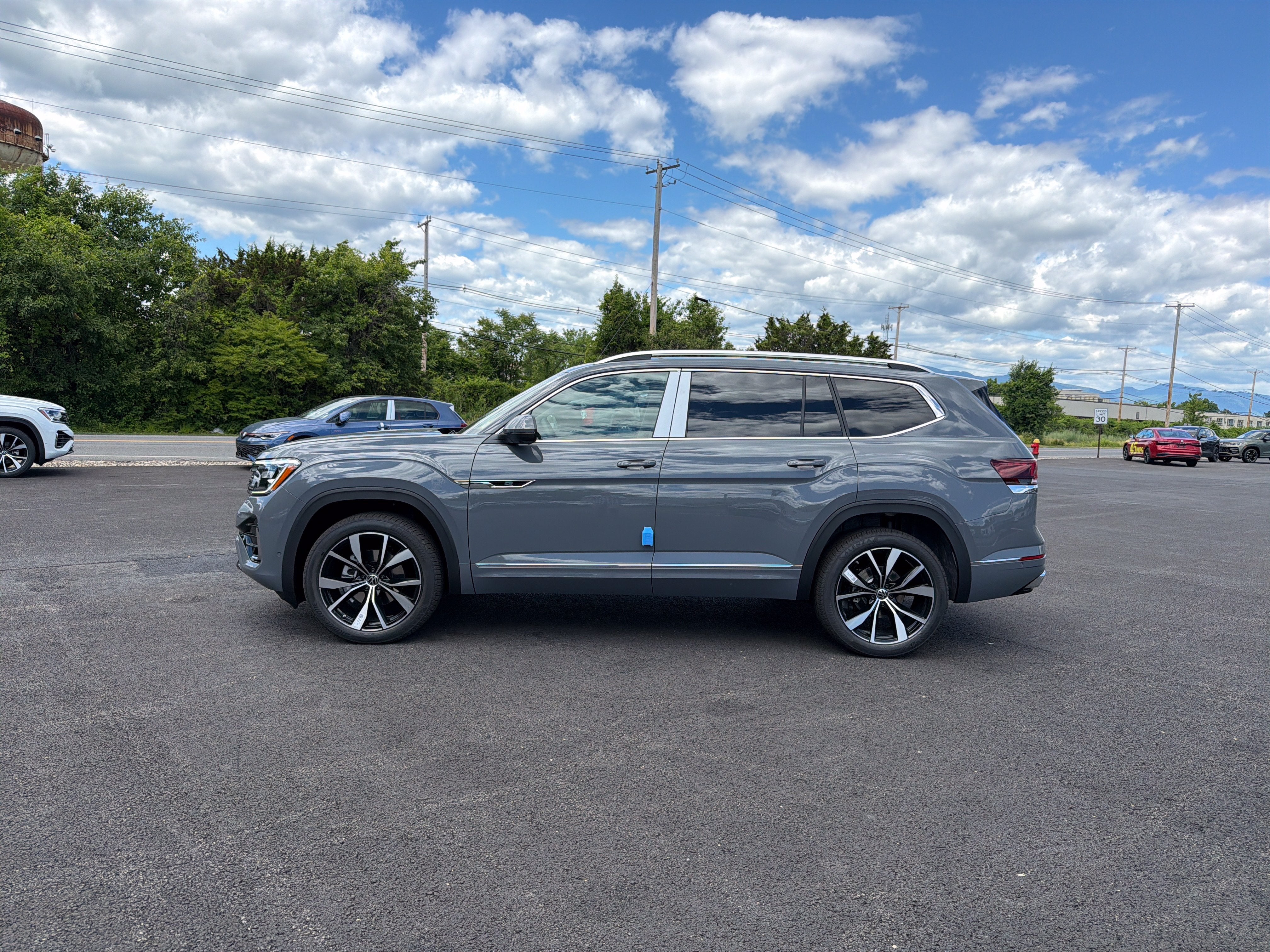 2026 Volkswagen Atlas 2.0T SEL Premium R-Line